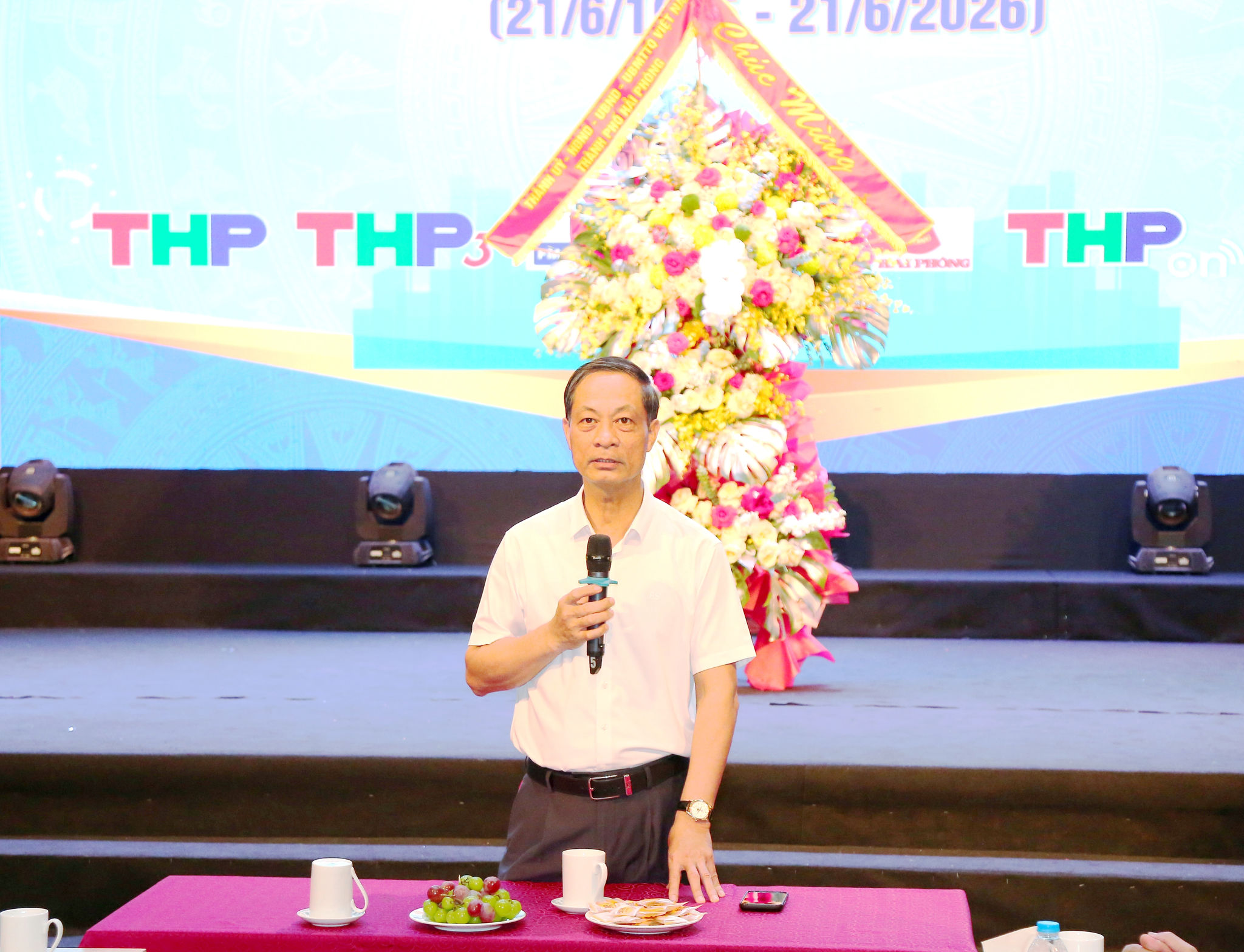 Đồng chí Đỗ Mạnh Hiến, Phó Bí thư Thường trực Thành ủy phát biểu chúc mừng