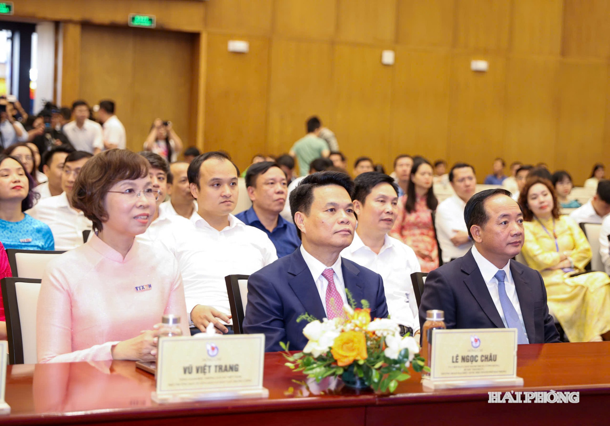 khai truong 2
