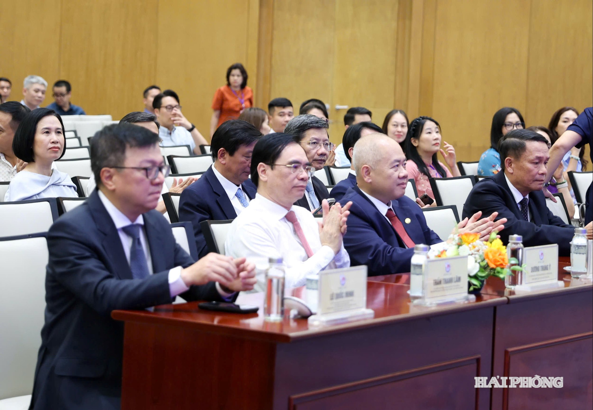 khai truong 3