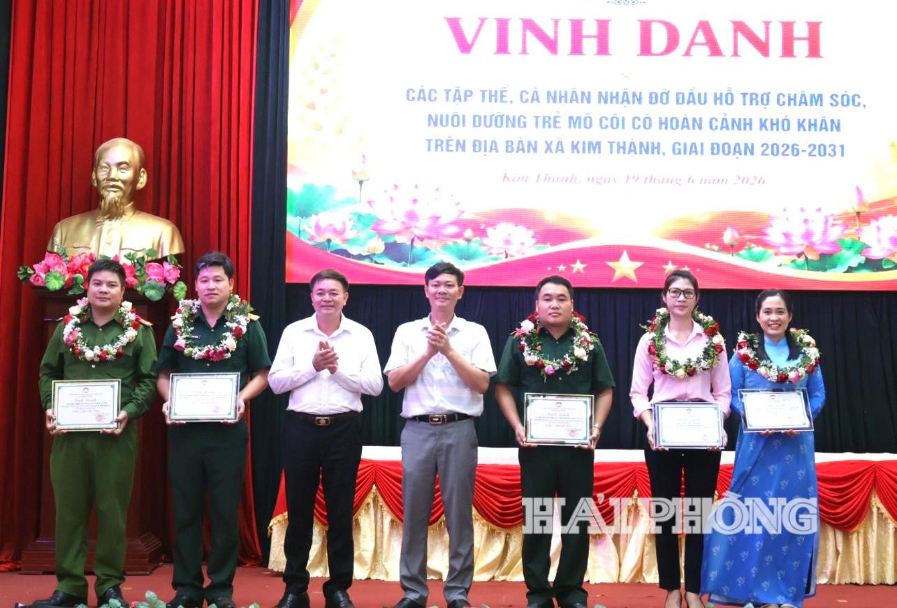 kim-thanh-vinh-danh(1).jpg