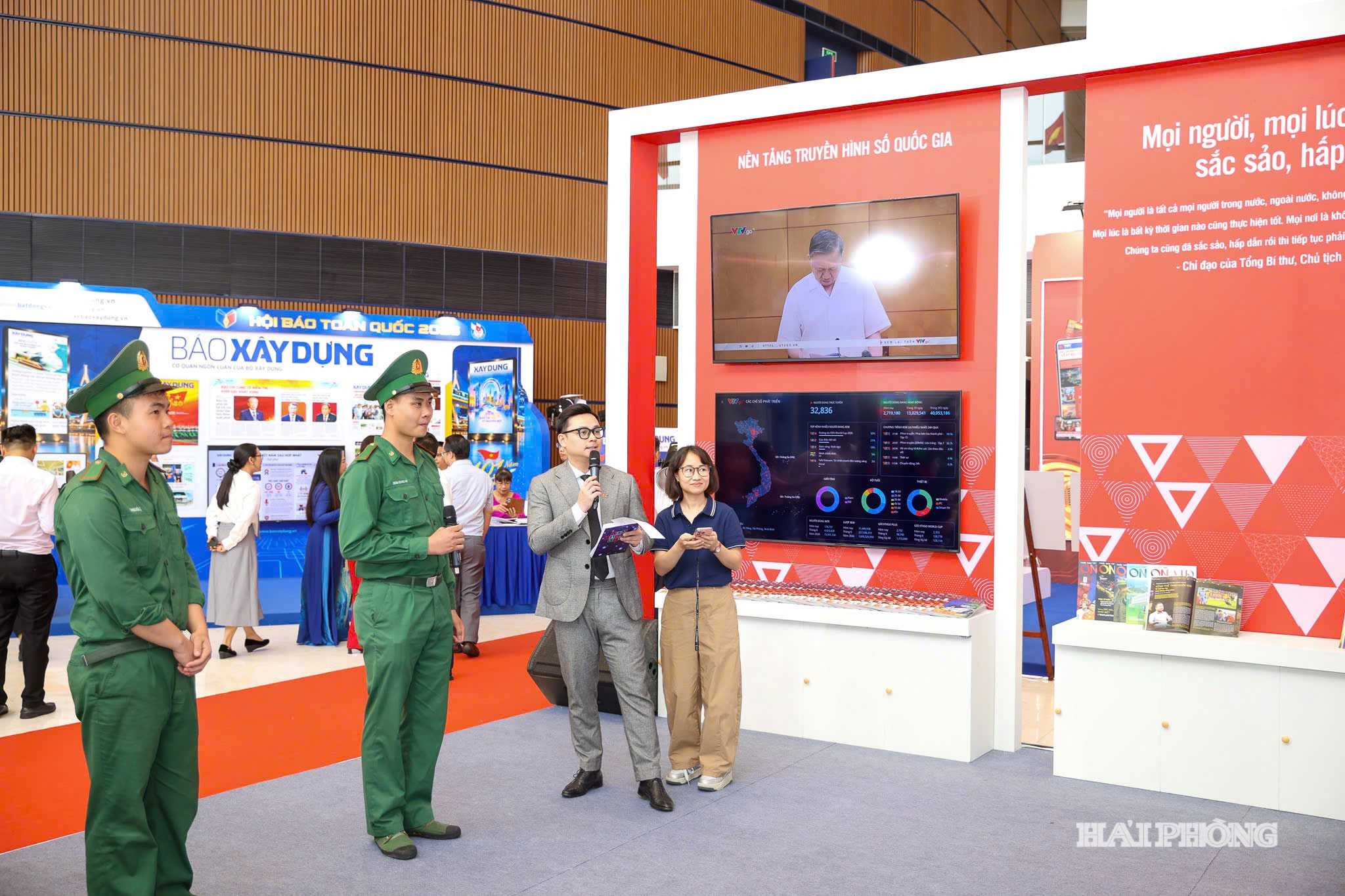 Không gian trưng bày của VTV giới thiệu hệ sinh thái truyền hình số đa nền tảng VTVGo.