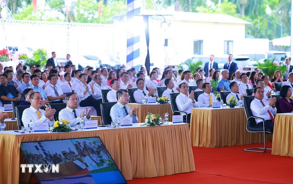 ttxvn-thu-tuong-du-le-khoi-cong-du-an-nha-o-cho-thue-thanh-pho-va-duong-sat-do-thi-thanh-pho-ha-noi-4.jpg