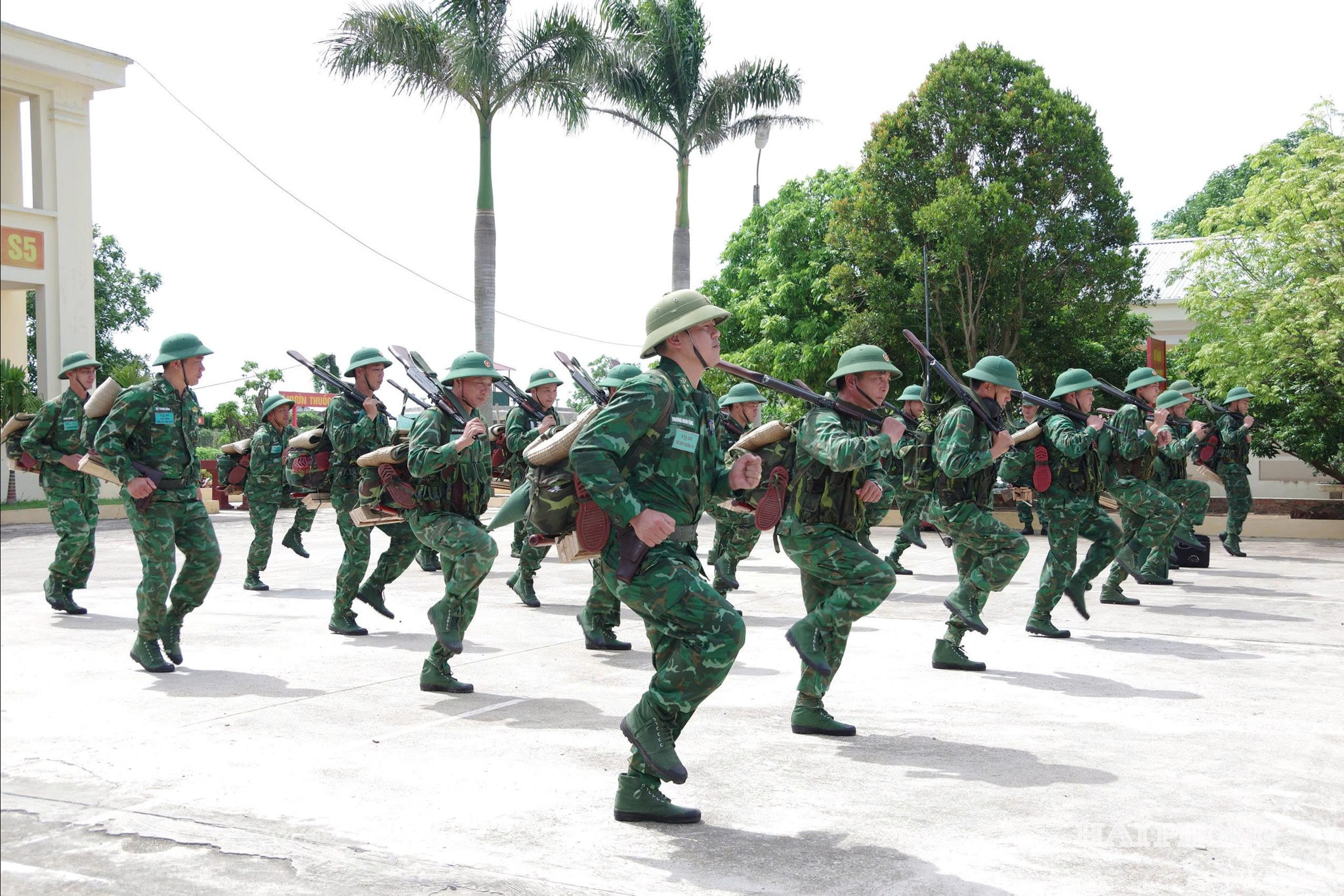 Các cán bộ, chiến sĩ tham gia diễn tập