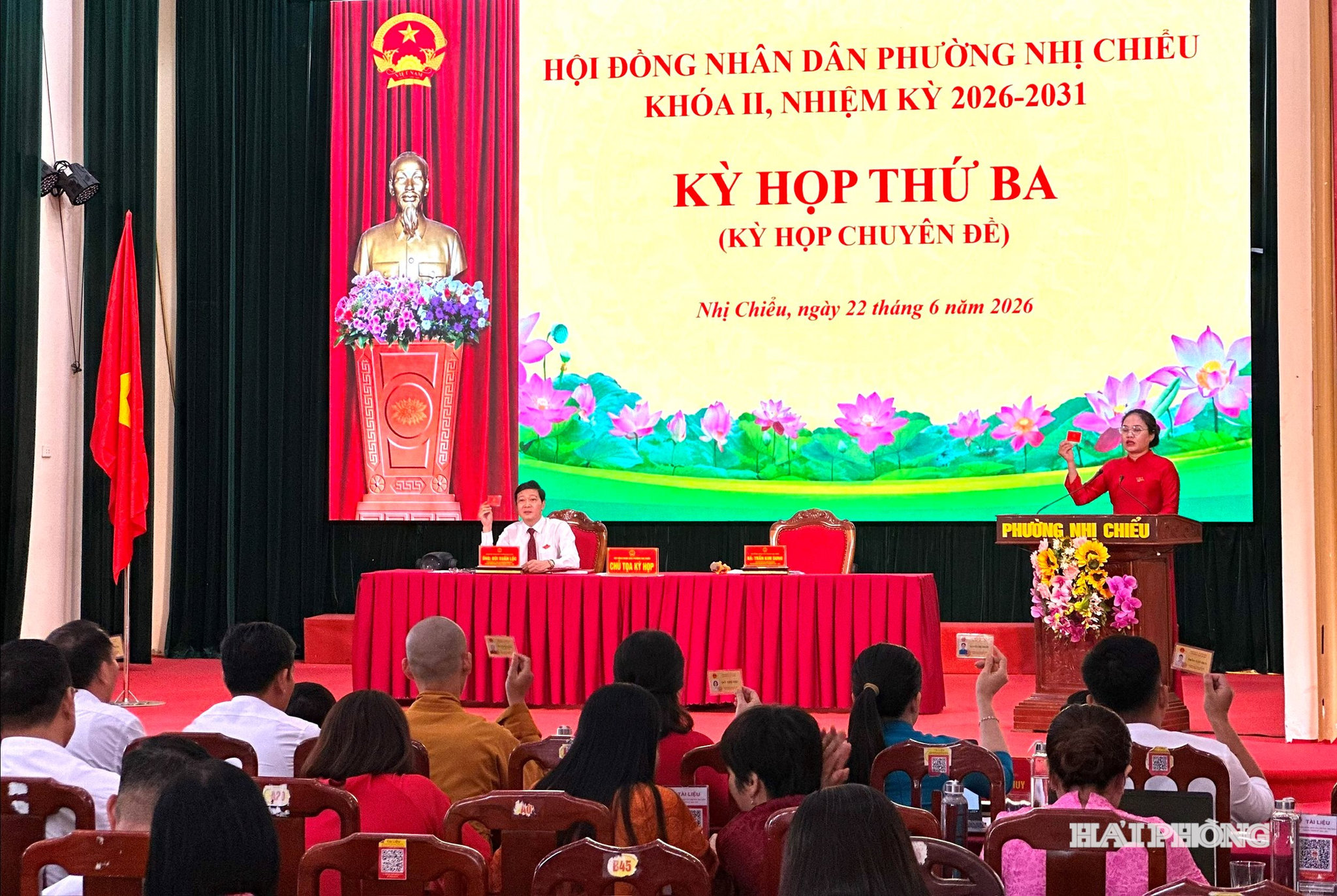 nhi-chieu2.jpg