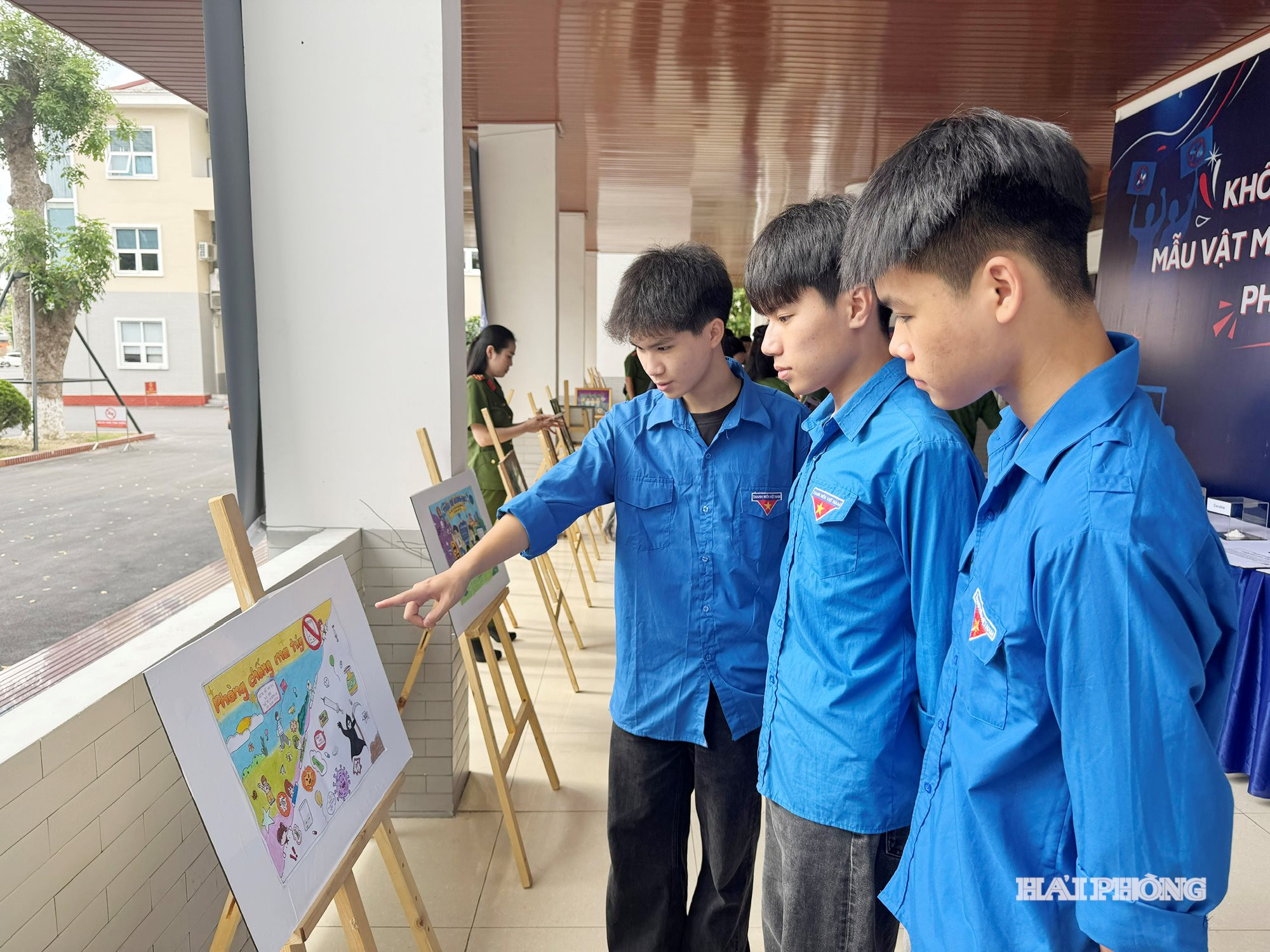 doan-vien-thanh-nien-01.jpg