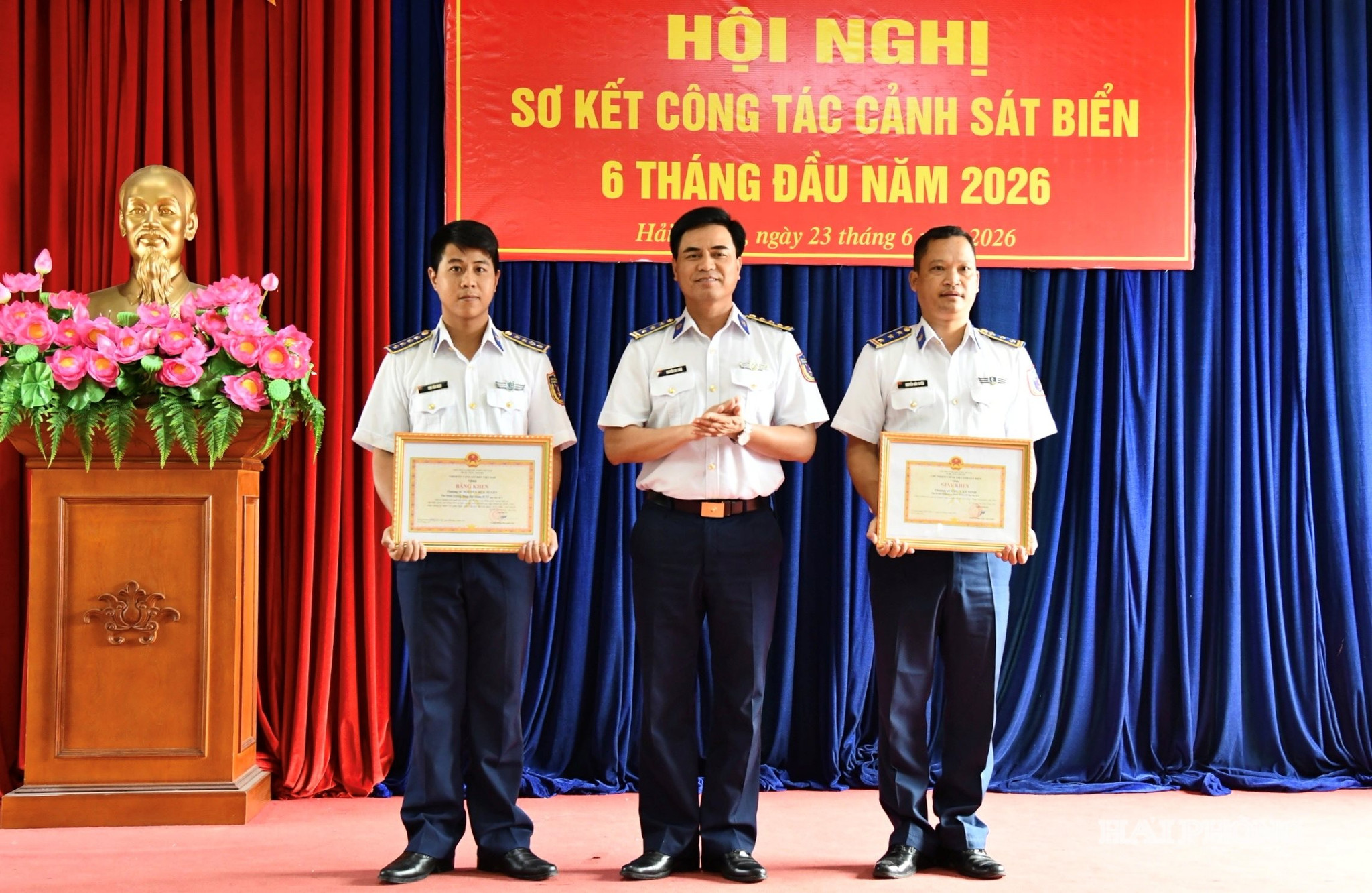 khen-thuong.jpg