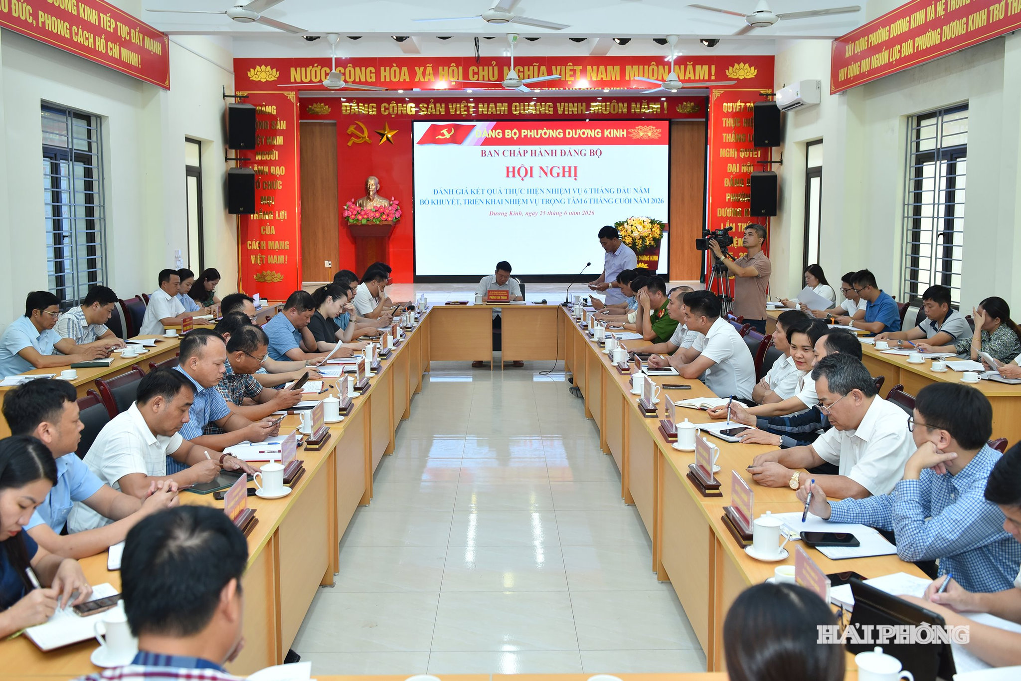 Quang cảnh hội nghị.