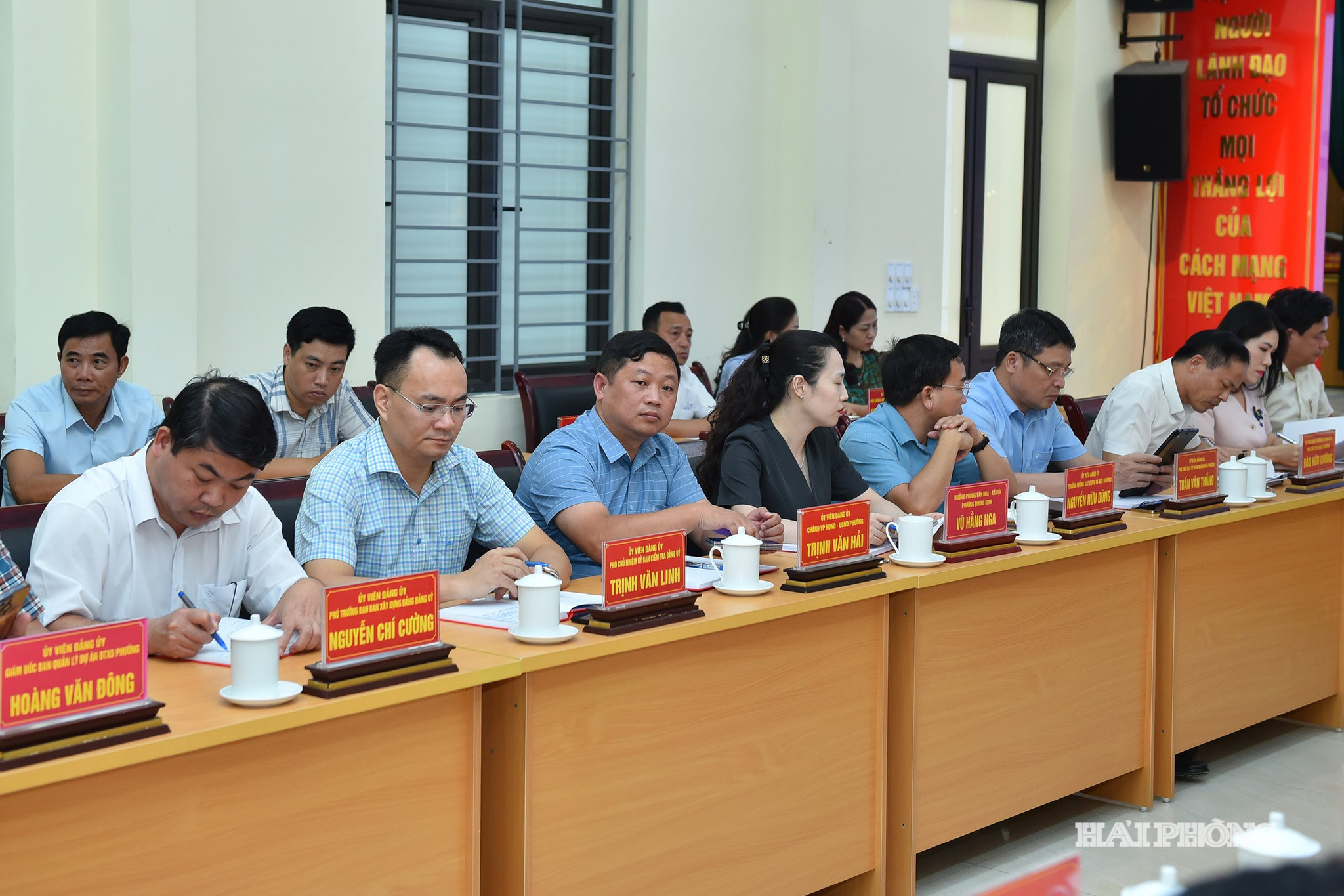 Các đại biểu dự hội nghị.