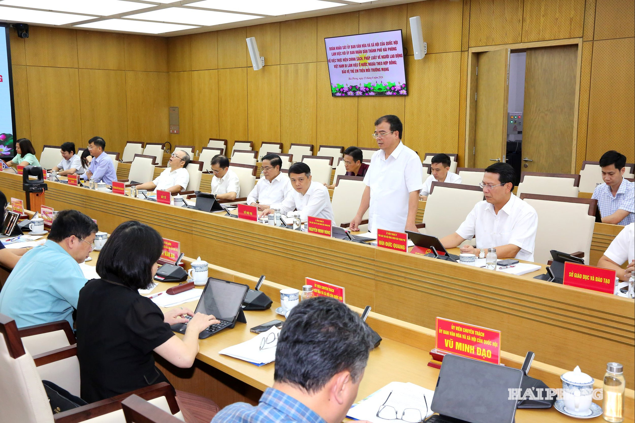 Đồng chí Nguyễn Minh Hùng, Phó chủ tịch UBND thành phố phát biểu