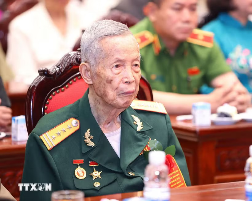 Anh hùng Lực lượng vũ trang nhân dân La Văn Cầu. (Ảnh: Văn Điệp/TTXVN)