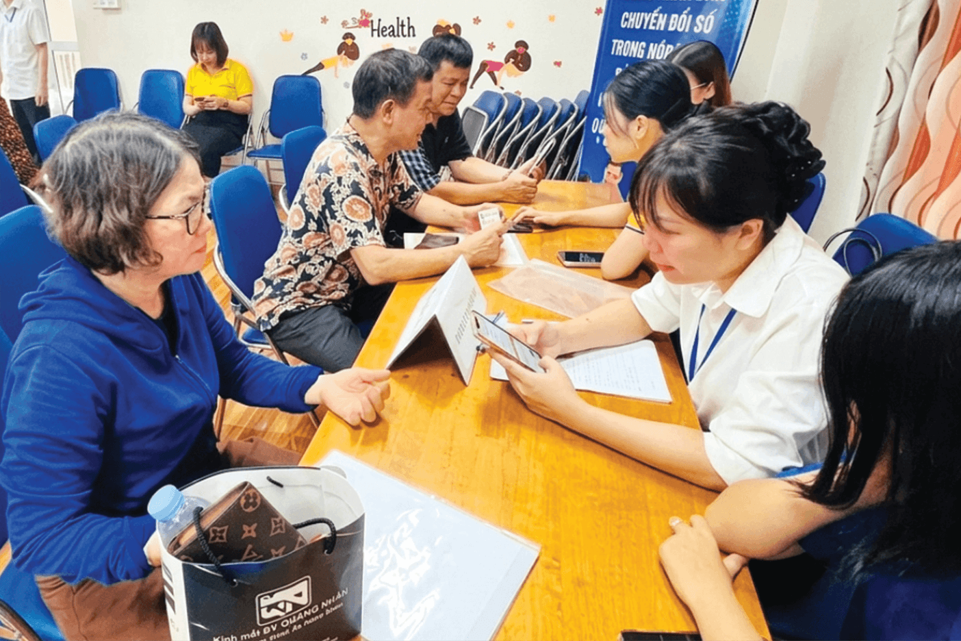 thu-thue-cca196331e4cb2998f2d67559232e744.png