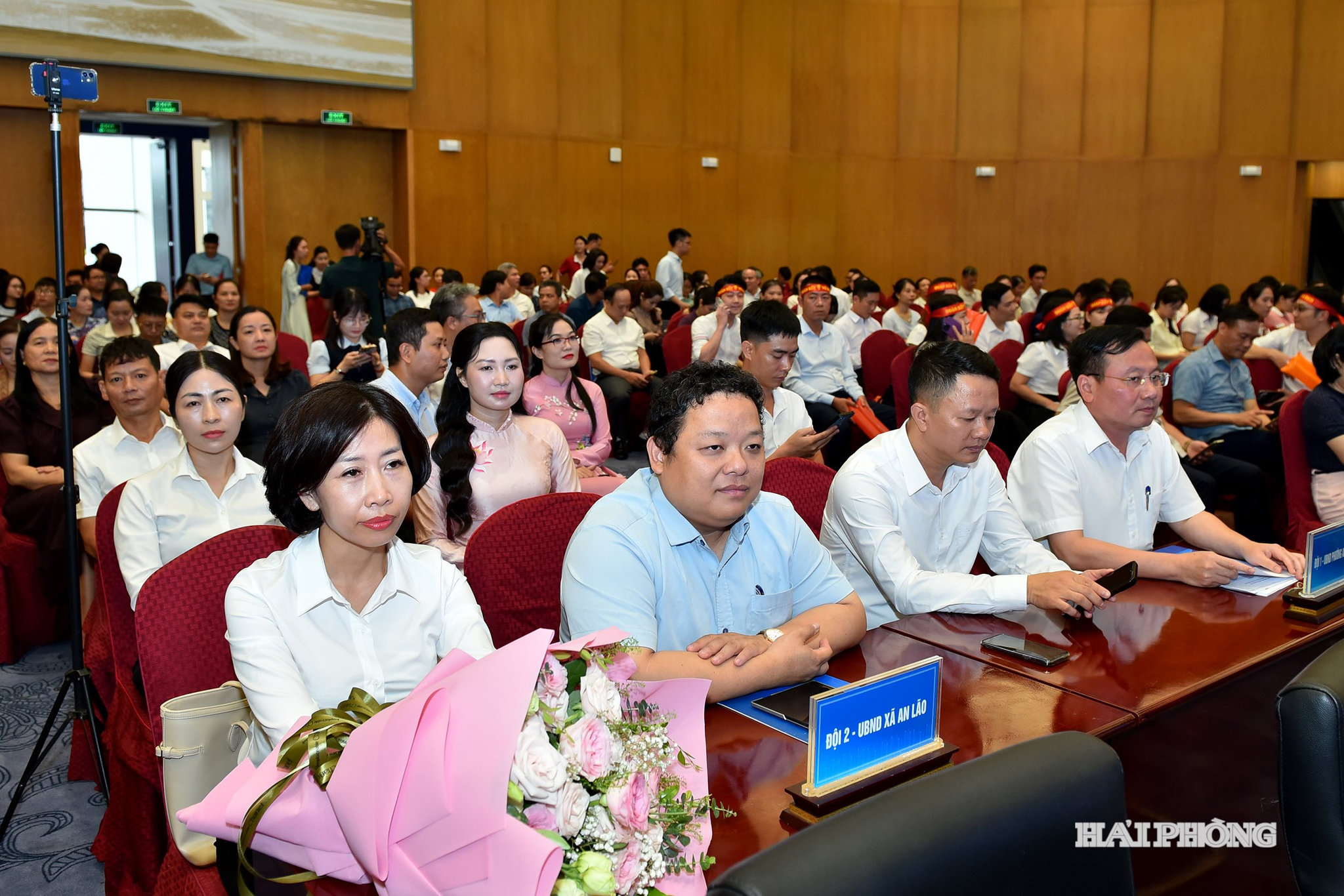 Các đại biểu dự vòng chung kết cuộc thi.