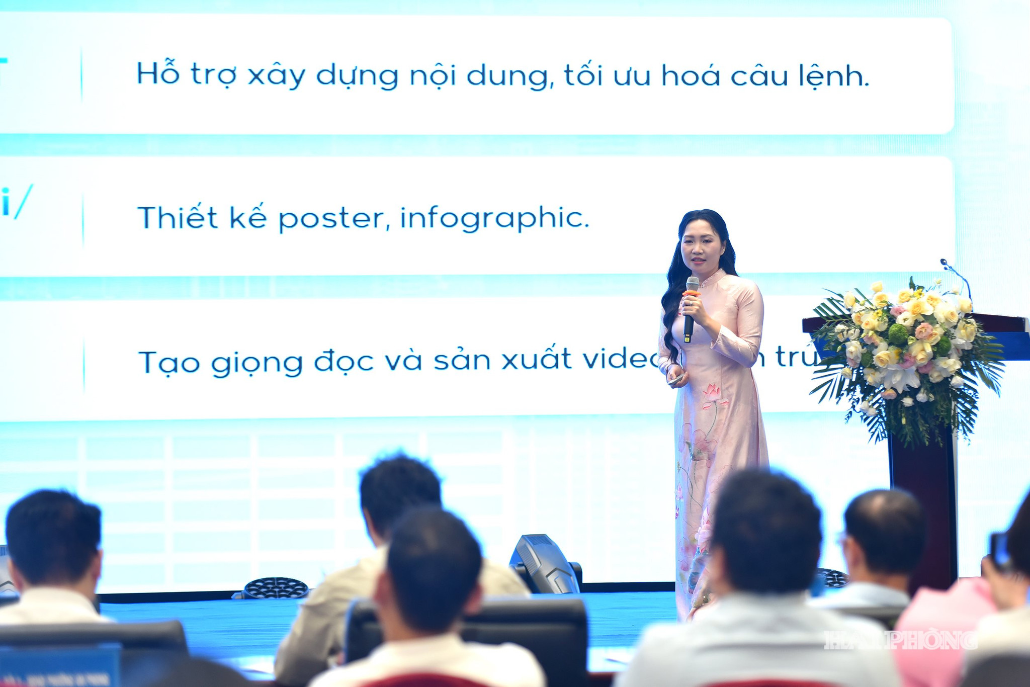 Các thí sinh dự vòng chung kết cuộc thi.
