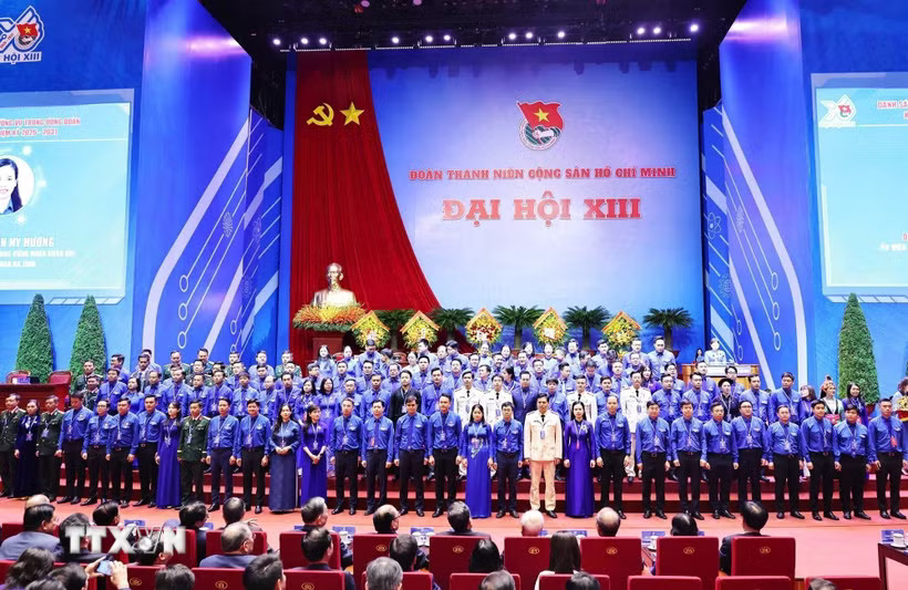 Ban Chấp hành Trung ương Đoàn khóa XIII, nhiệm kỳ 2026-2031 ra mắt Đại hội. (Ảnh: Minh Đức/TTXVN)