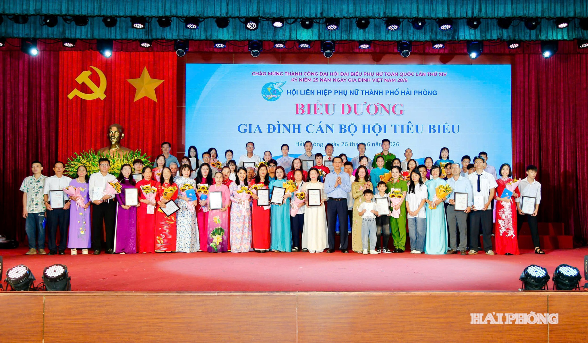 gia dinh 4