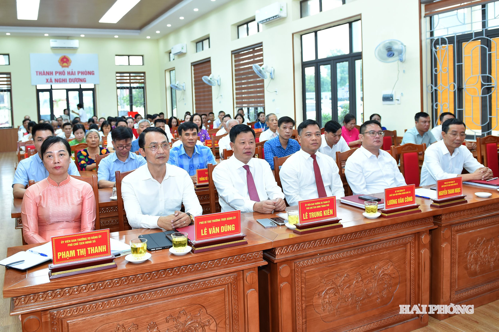 Các đại biểu dự hội nghị.
