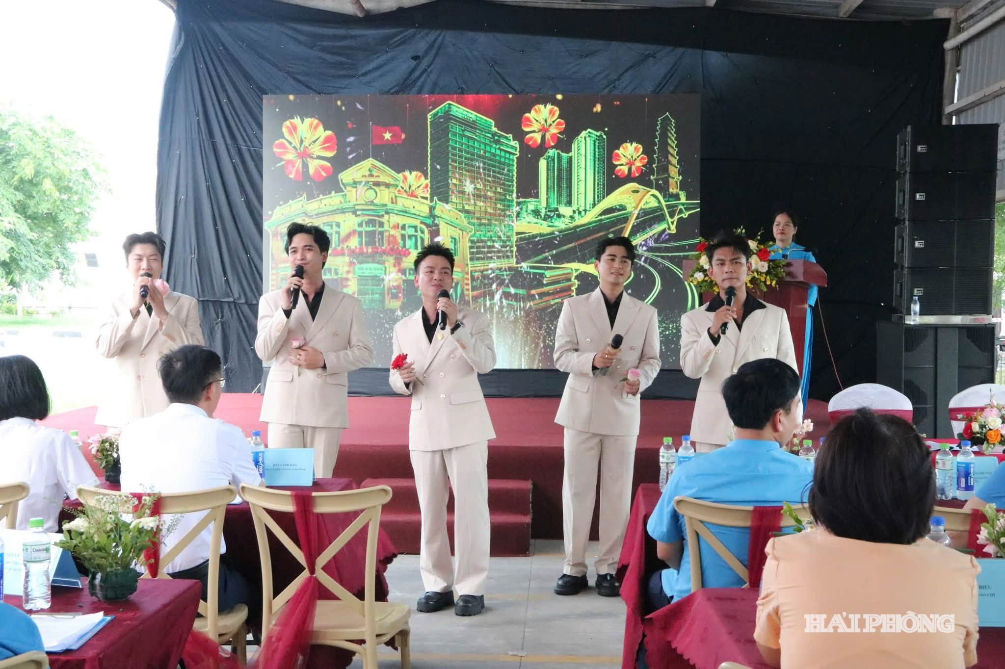 عملکرد کارگران و کارمندان شرکت EVA Hai Phong CNCX