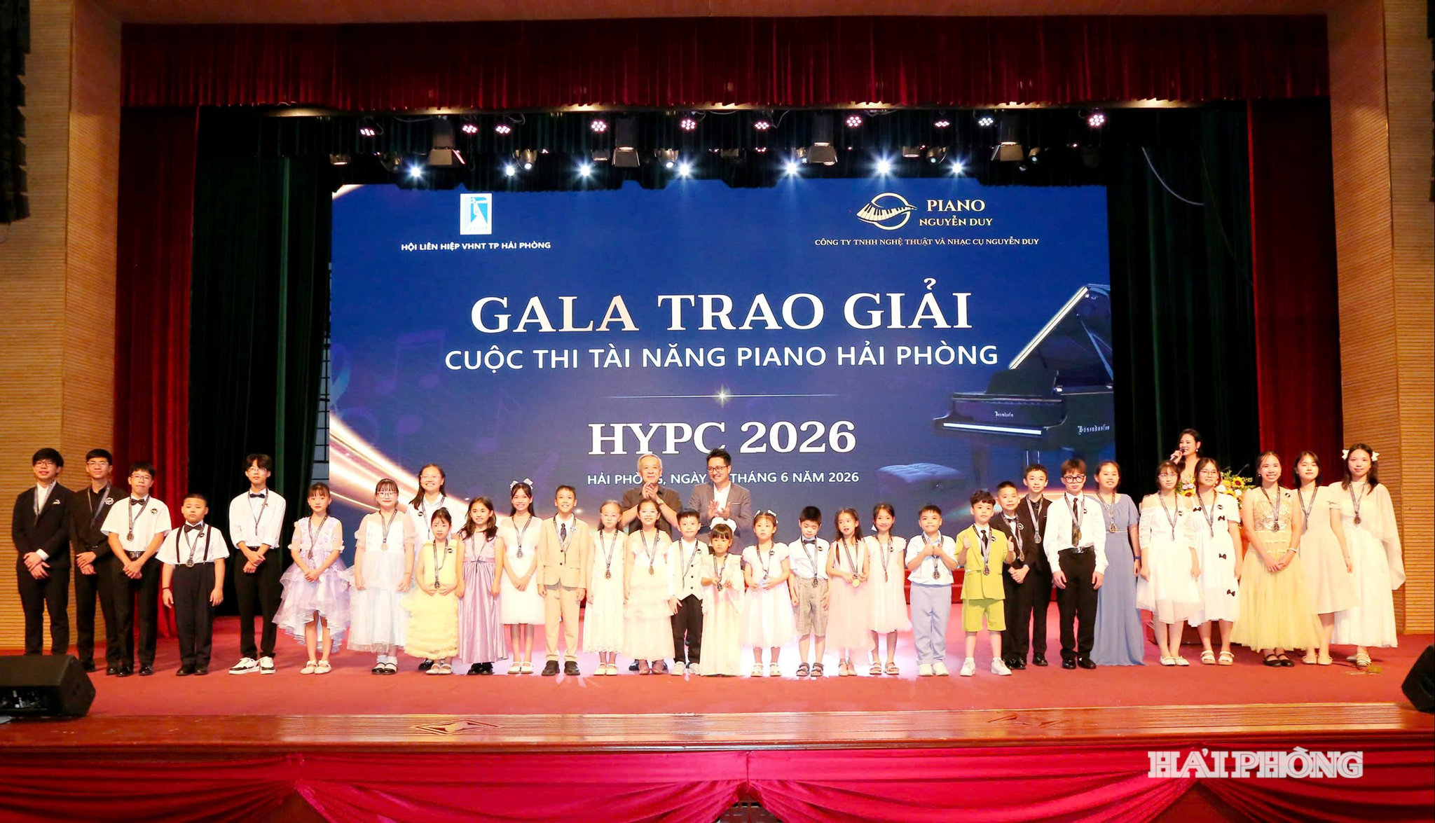 nhat.jpg