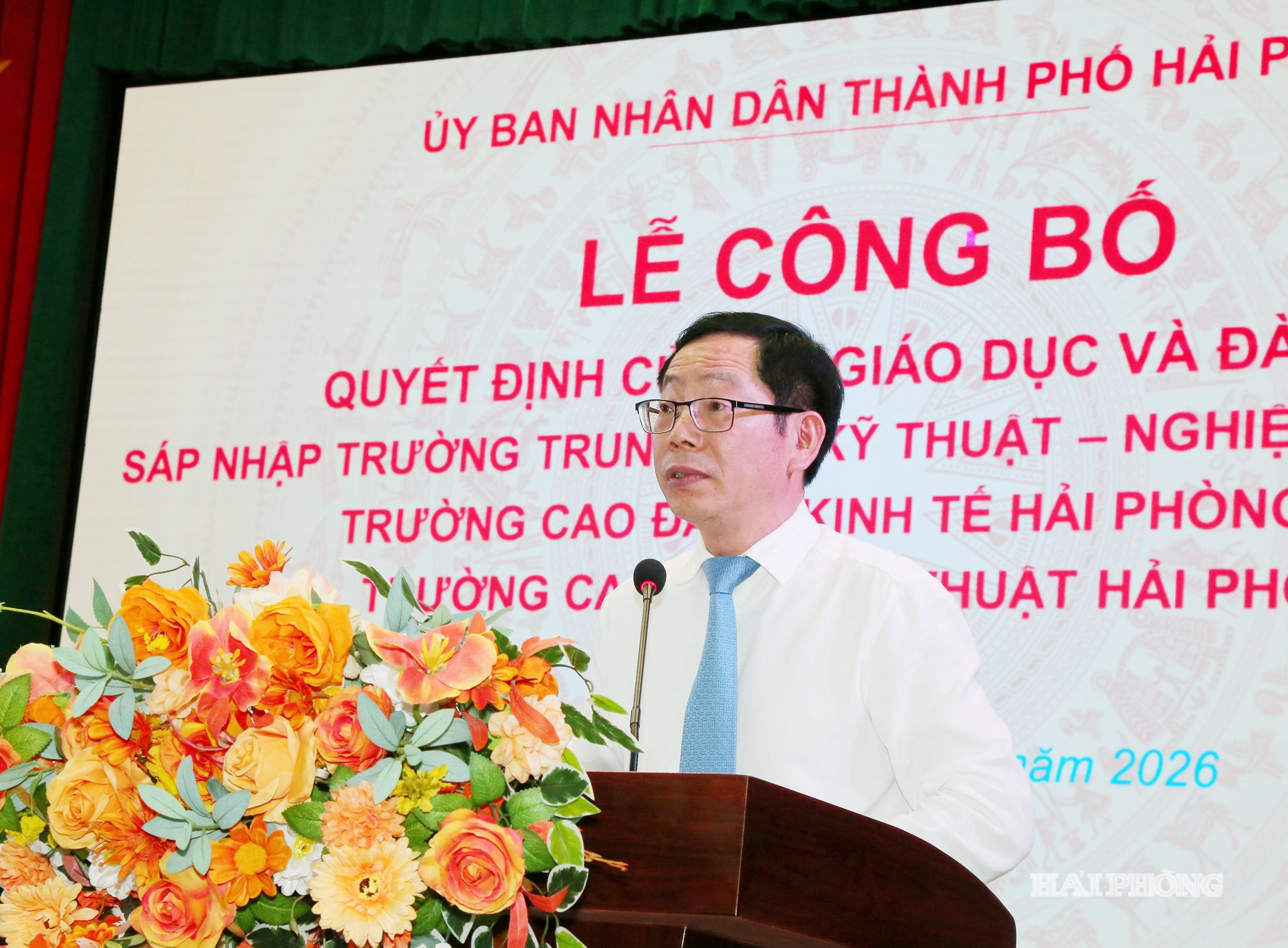 Đồng chí Vũ Tiến Phụng, ủy viên BTV, Phó chủ tịch UBND thành phố phát biểu