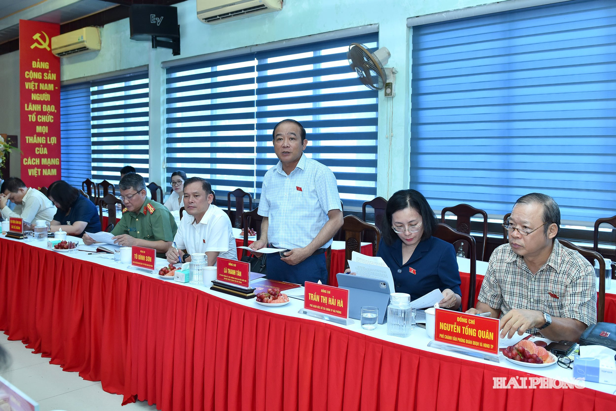 Đồng chí Lã Thanh Tân, Phó Trưởng Đoàn đại biểu Quốc hội chuyên trách thành phố Hải Phòng phát biểu tại cuộc làm việc.