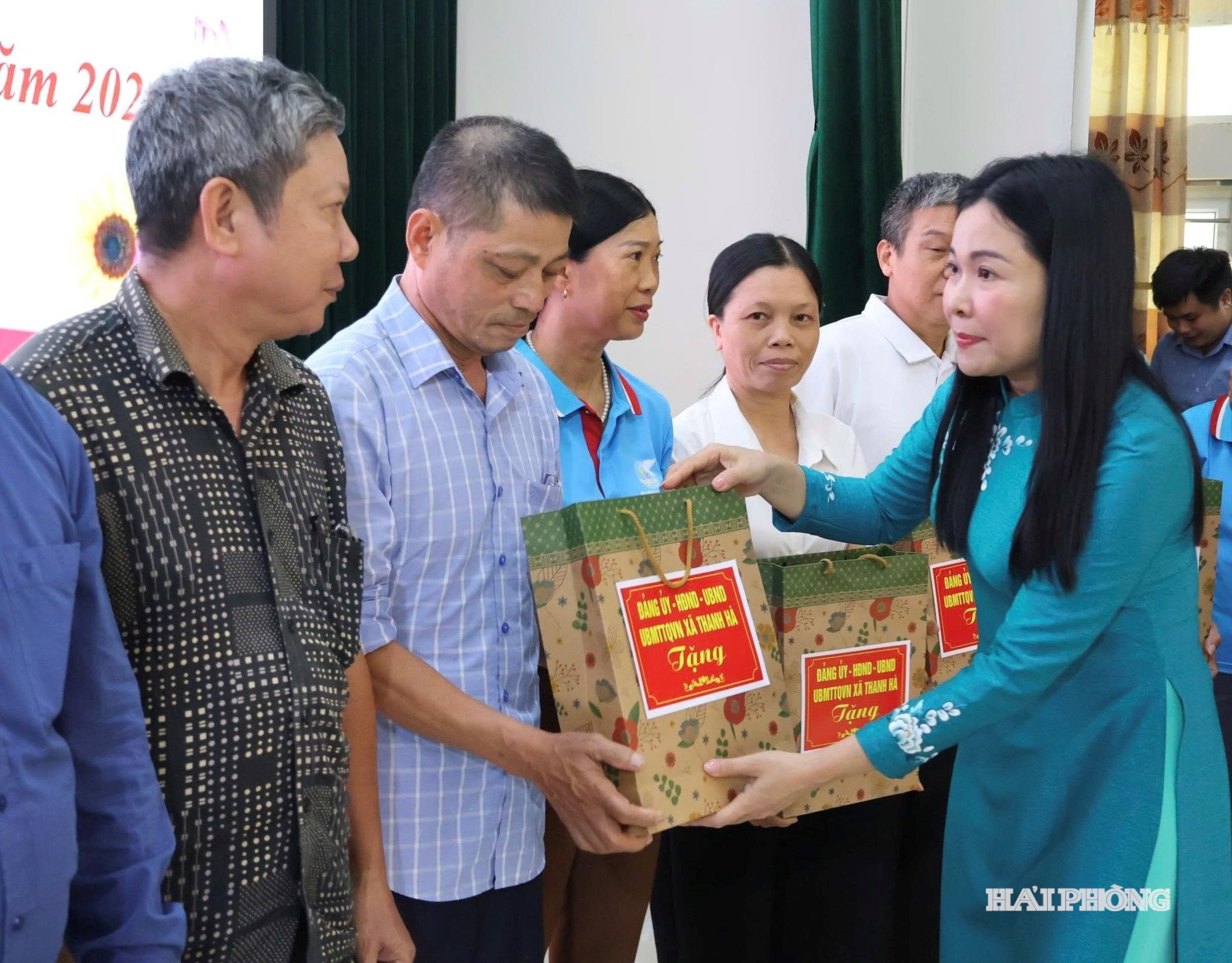 lanh-dao-xa-thanh-ha.jpg