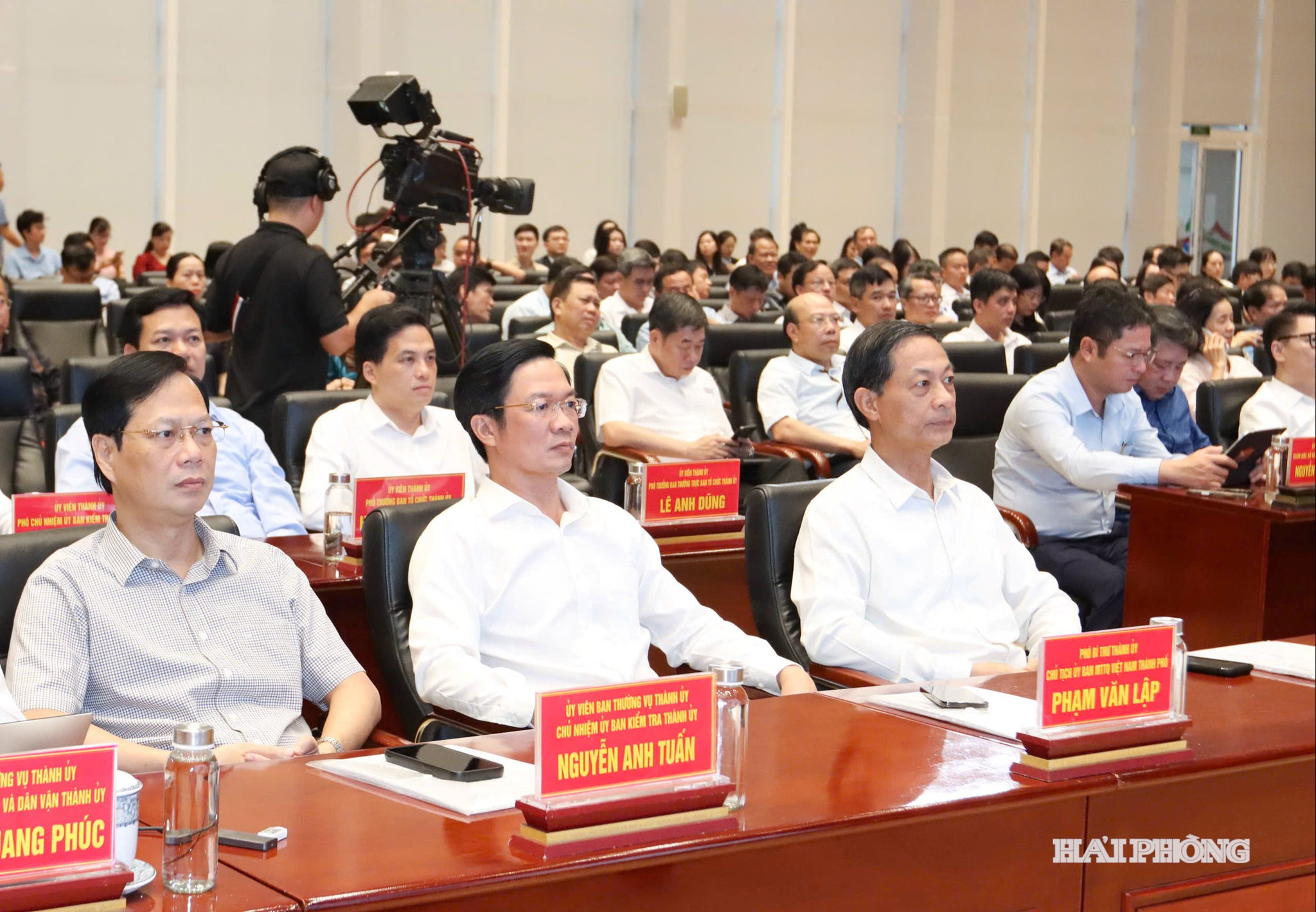 Các đồng chí lãnh đạo thành phố dự tại điểm cầu Hải Phòng.