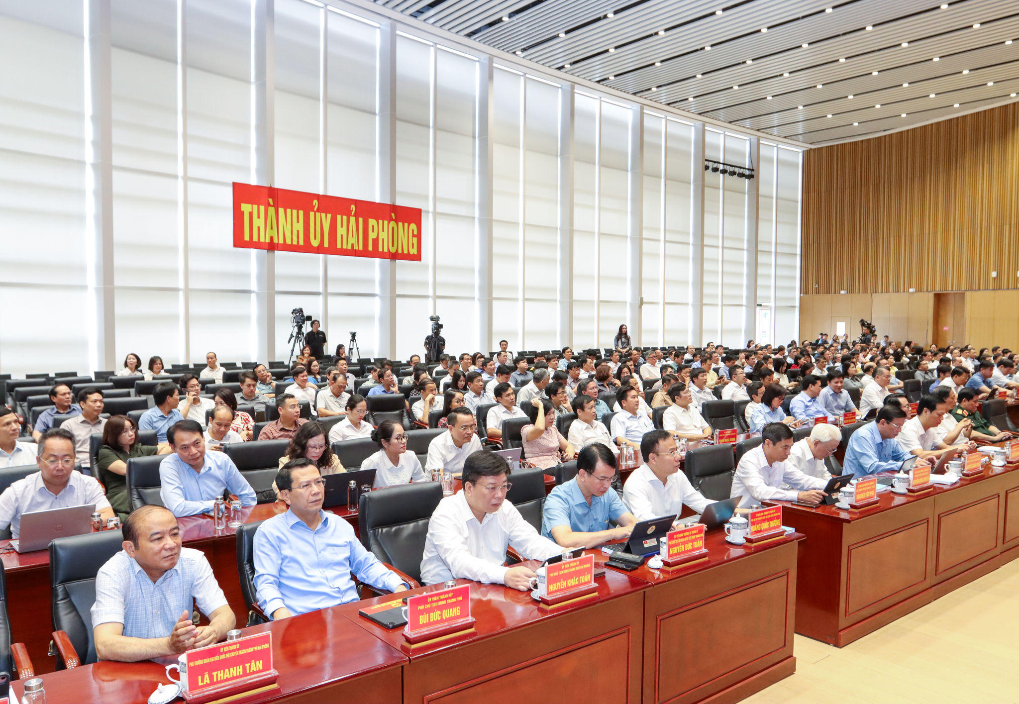 Các đại biểu dự tại điểm cầu thành phố