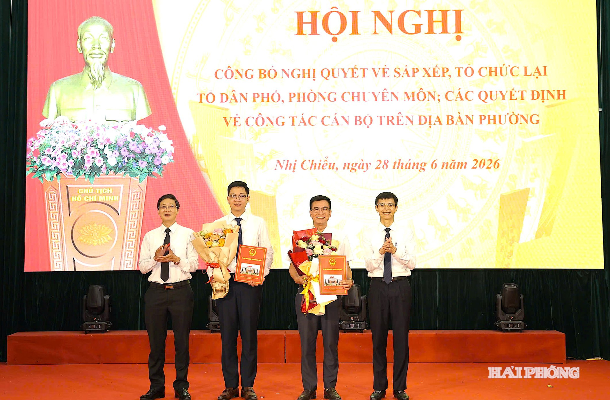 nhi-chieu.jpg
