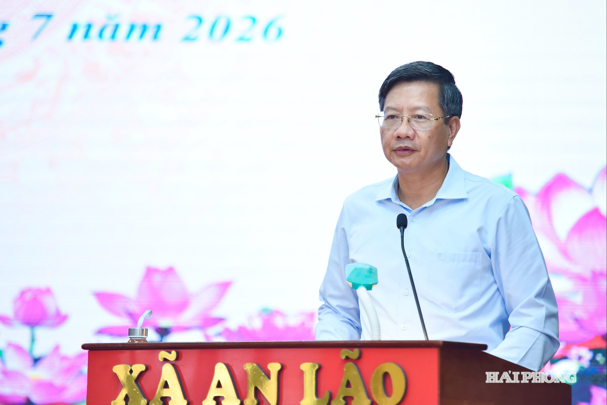 Đồng chí Lê Anh Quân, Uỷ viên Ban Thường vụ Thành ủy, Phó Chủ tịch Thường trực UBND thành phố trả lời kiến nghị của cử tri tại cuộc tiếp xúc.