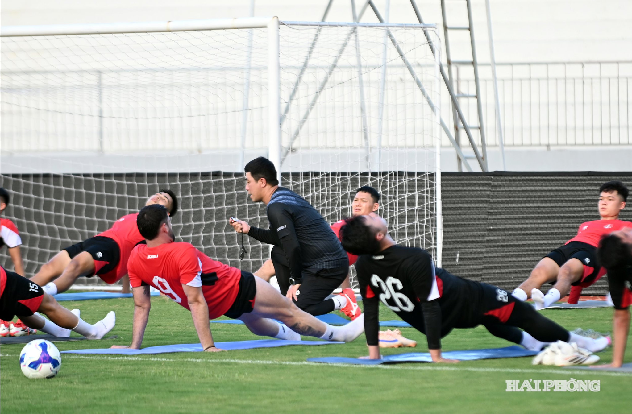 clb-hai-phong-tap1.jpg