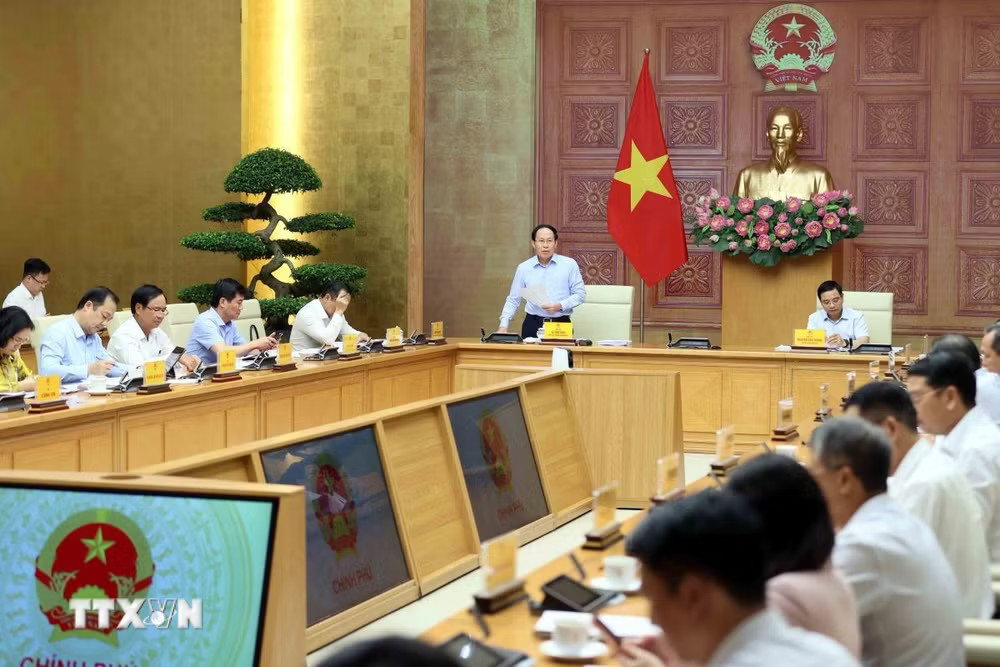 Phó Thủ tướng Lê Tiến Châu phát biểu. (Ảnh: An Đăng/TTXVN) ttxvn-pho-thu-tuong-le-tien-chau-va-pho-thu-tuong-nguyen-van-thang-do-thi-dac-biet-va-dac-khu-kinh-te-1.jpg