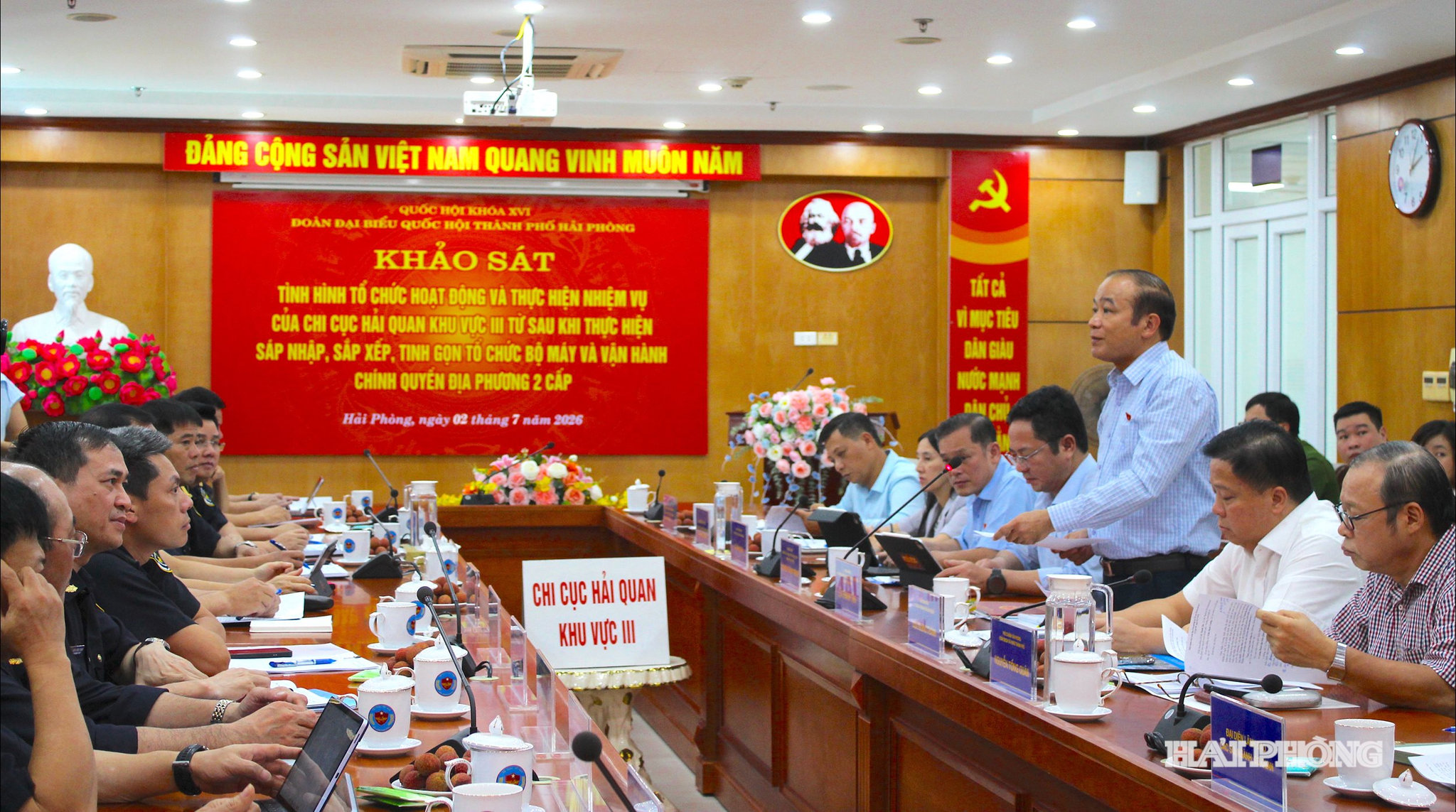 dai-bieu.jpg