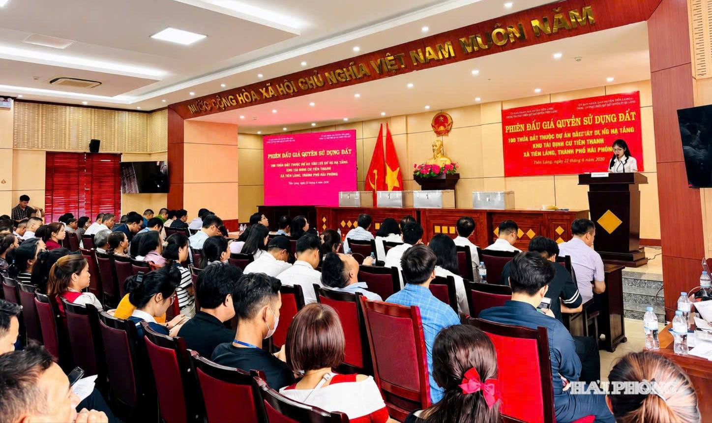 dau-gia-kien-thuy-1.jpg