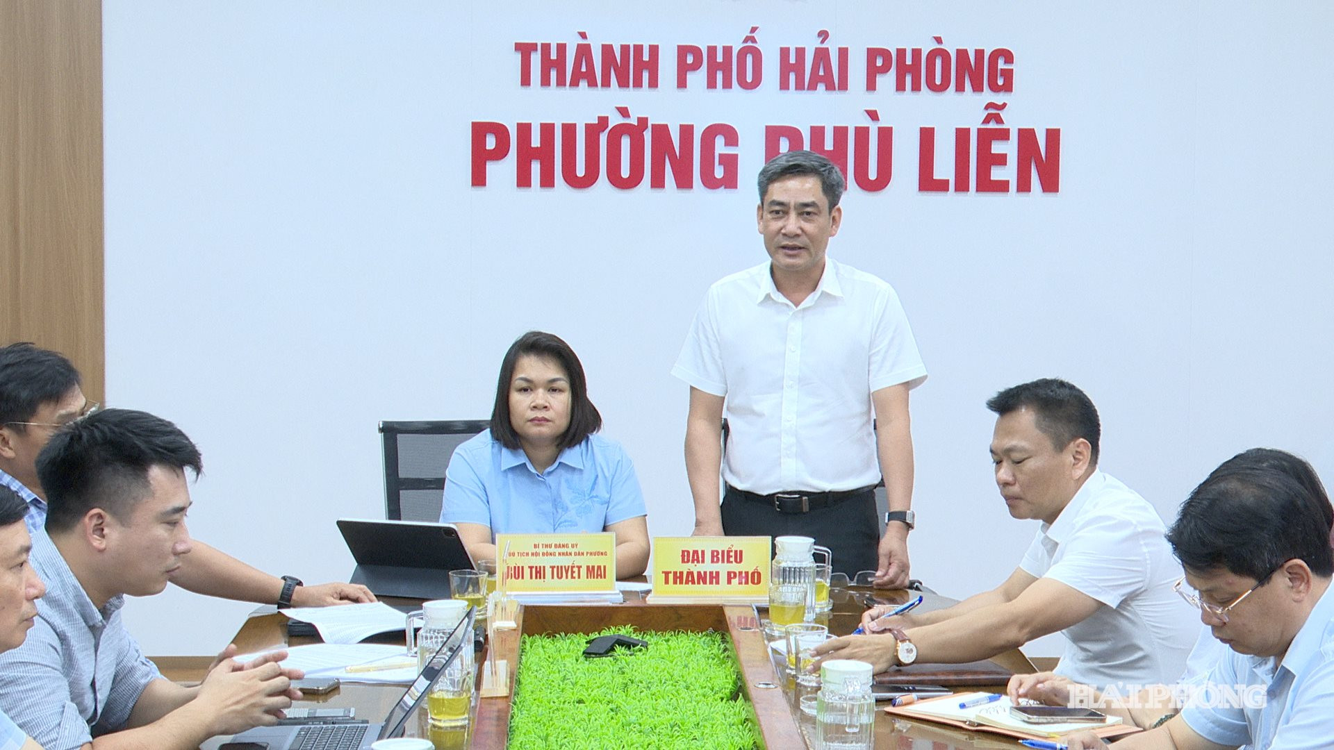 phat-bieu-anh-long.jpg