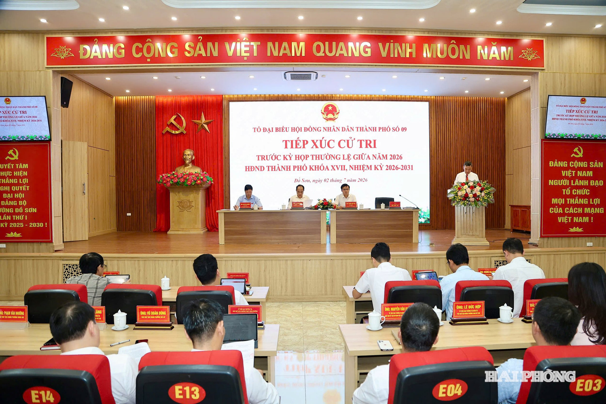 tiep-xuc-cu-tr.jpg