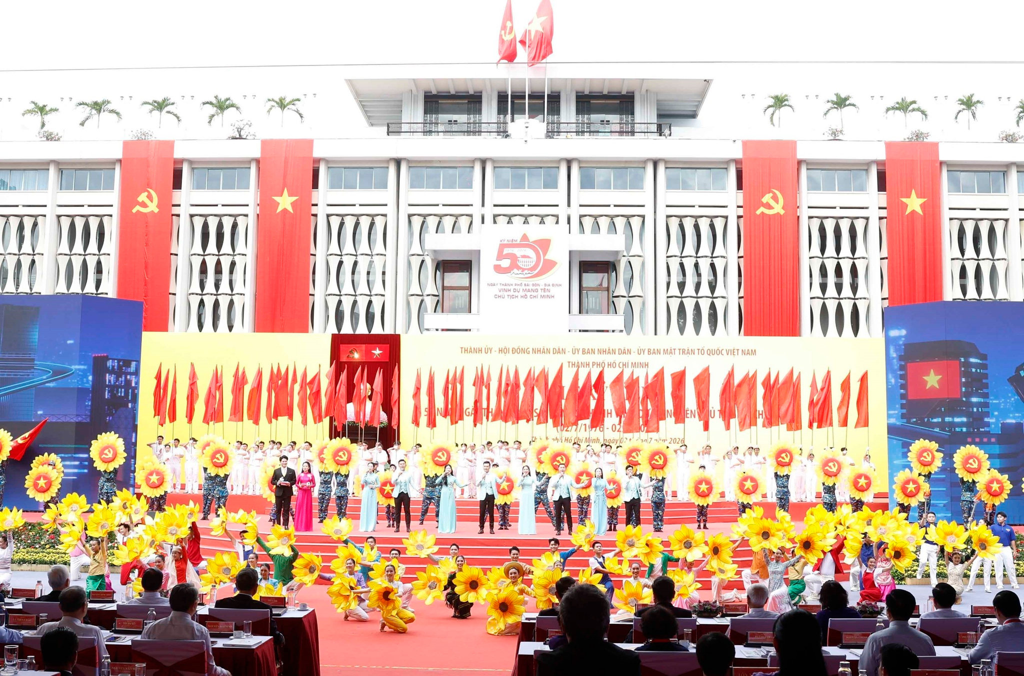 vnapotallekyniem50namthanhphosaigon-giadinhvinhdumangtenchutichhochiminh8862048-17829650528761596024607.jpg