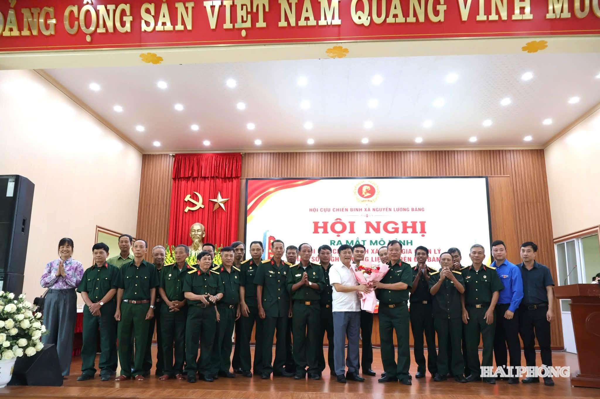 mo-hinh-cuu-chien-binh.jpg
