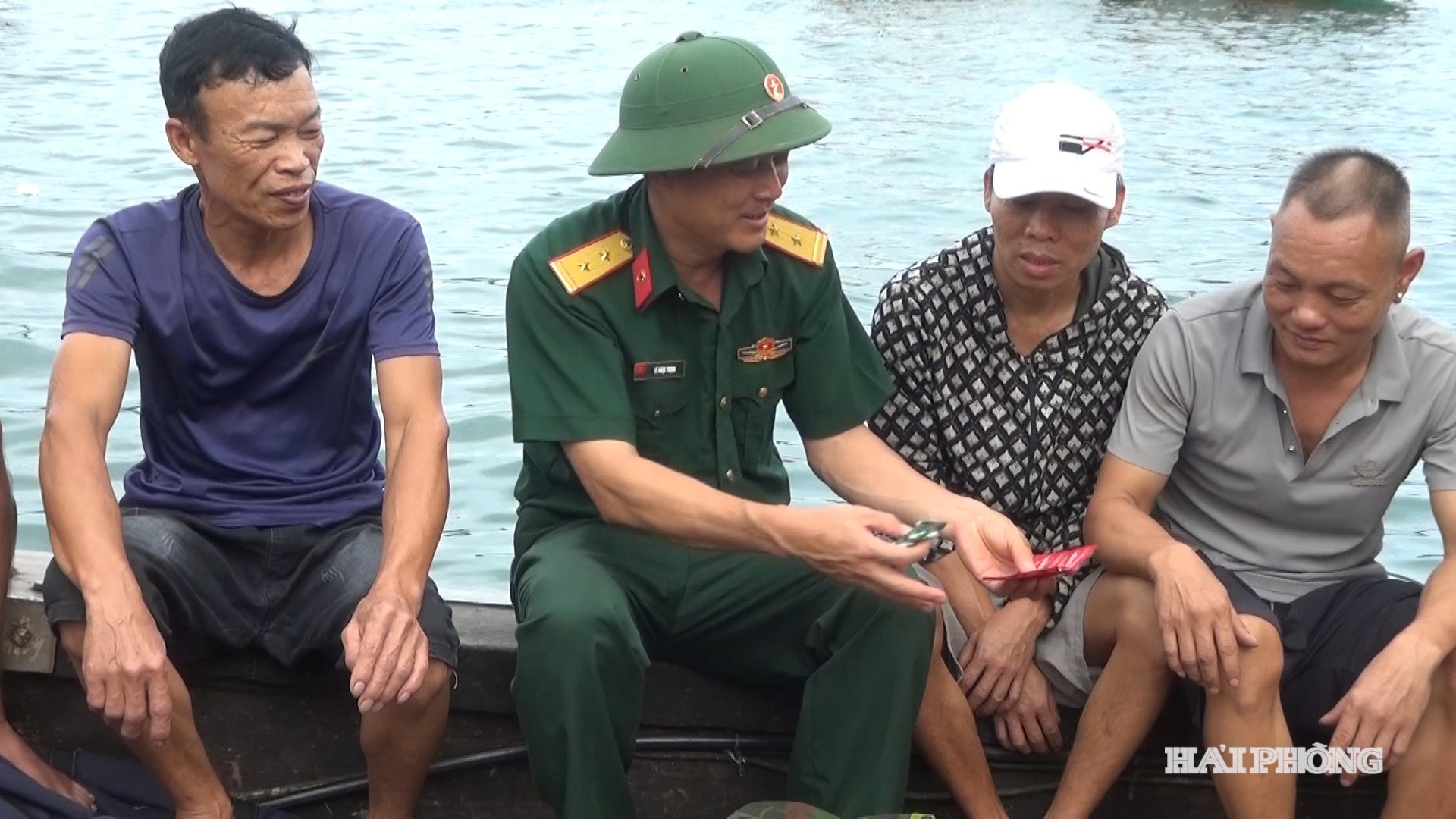 ANH TRONG - TANG THUOC CHO NGU DAN