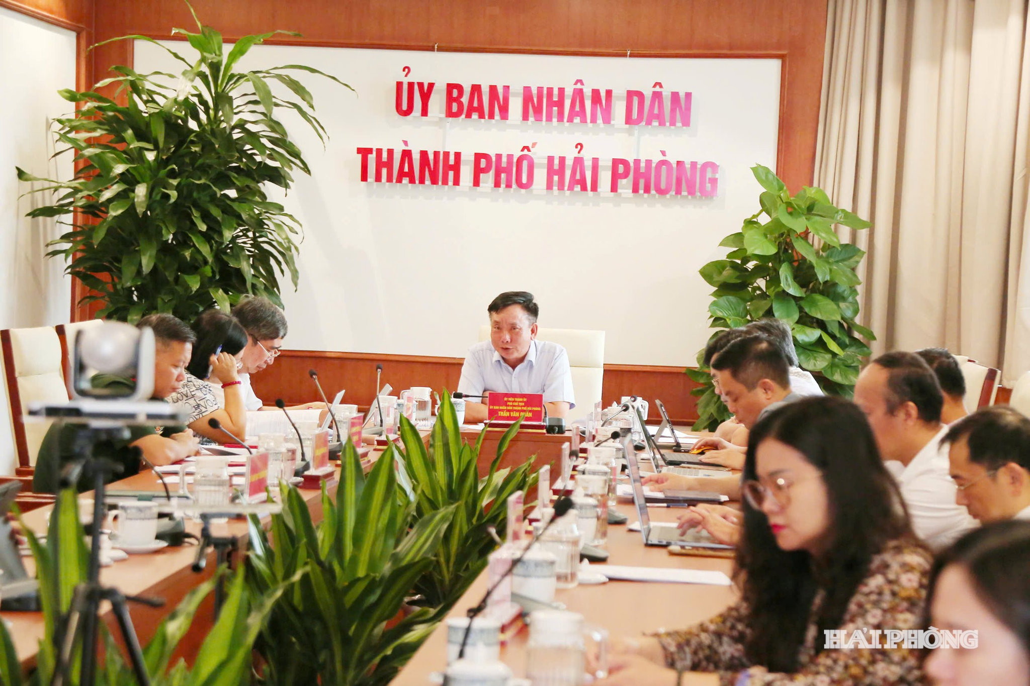 hoi-nghi1.jpg