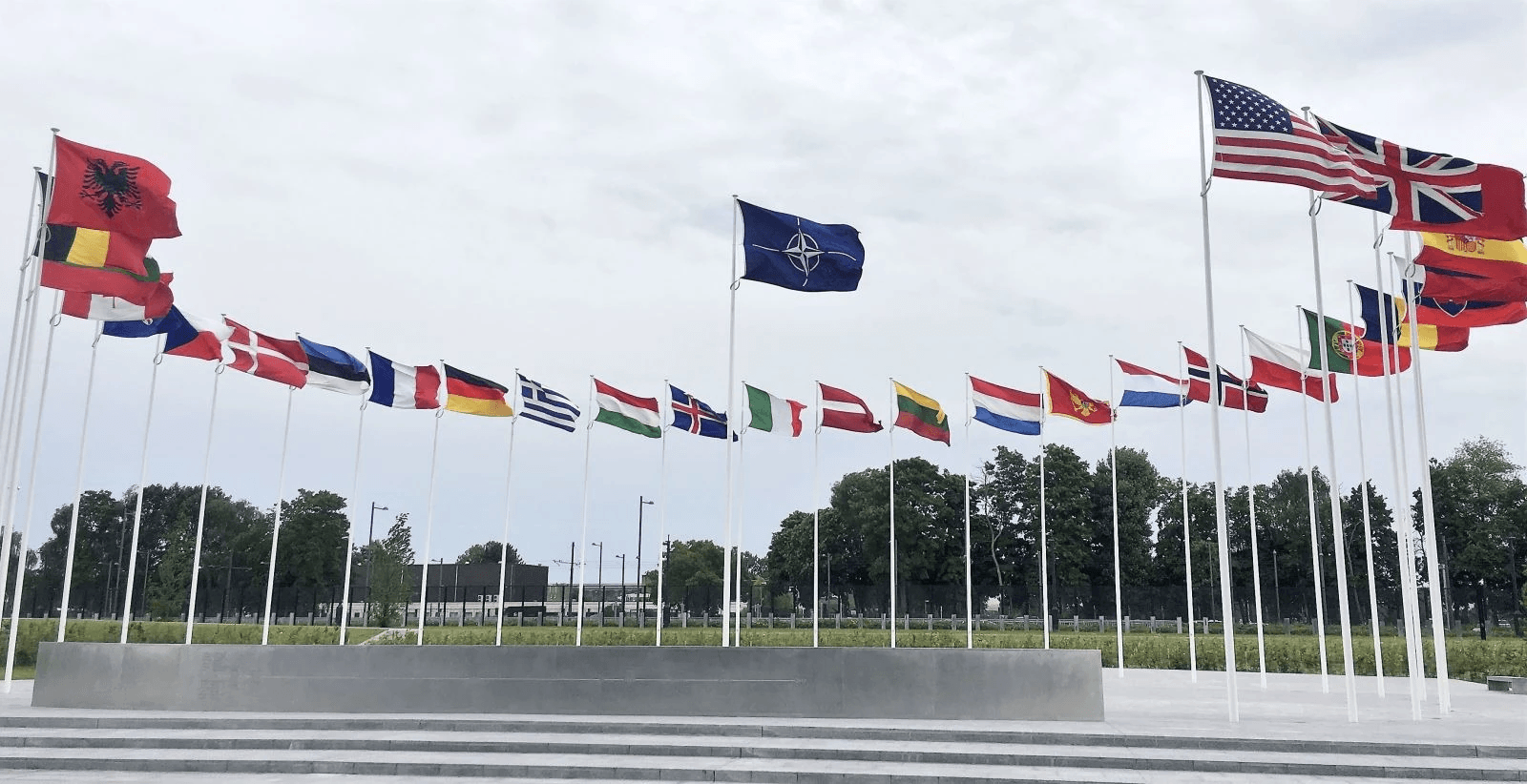 hoi-nghi-nato-01.png