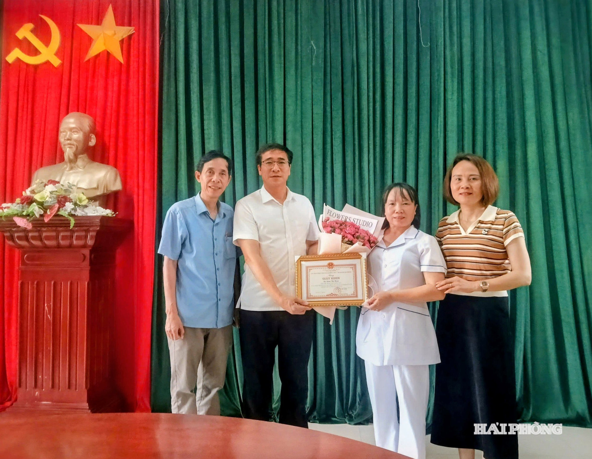 khen-thuong.jpg