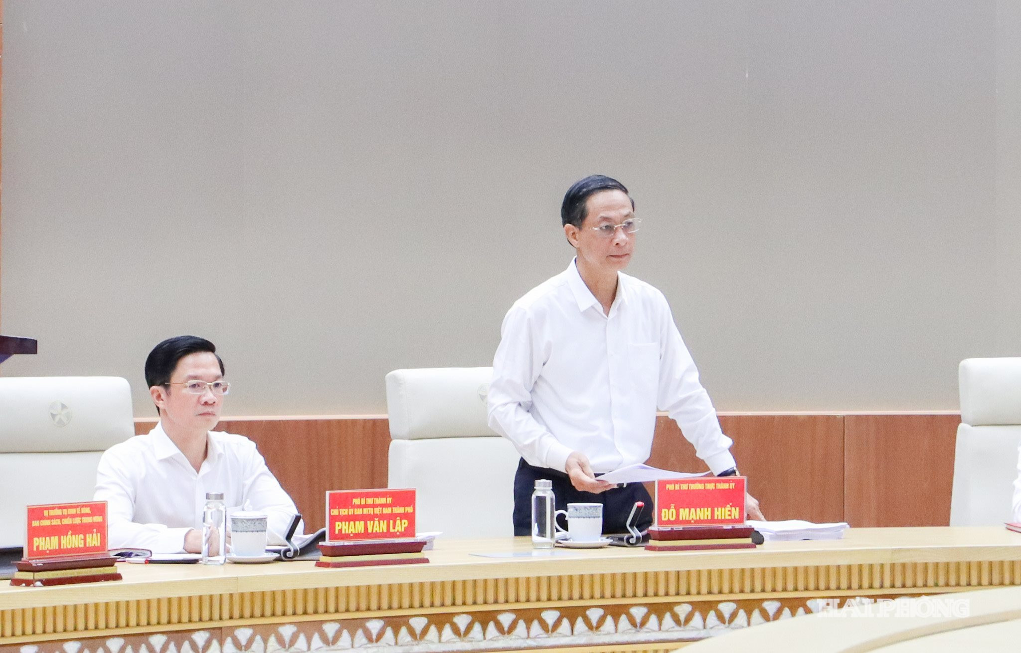 Đồng chí Đỗ Mạnh Hiến, Phó Bí thư Thường trực Thành uỷ điều hành phần thảo luận