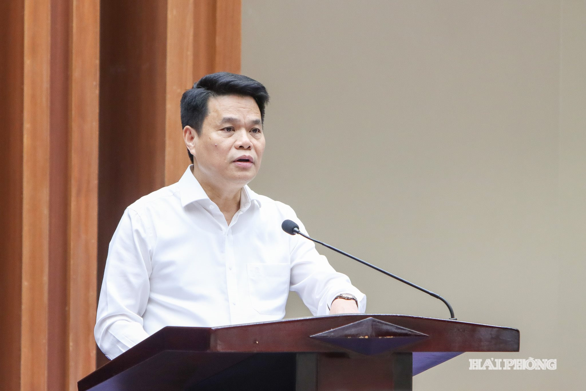 Đồng chí Lê Ngọc Châu, Uỷ viên Trung ương Đảng, Bí thư Thành uỷ, Trưởng đoàn Đại biểu Quốc hội Hải Phòng phát biểu kết luận hội nghị