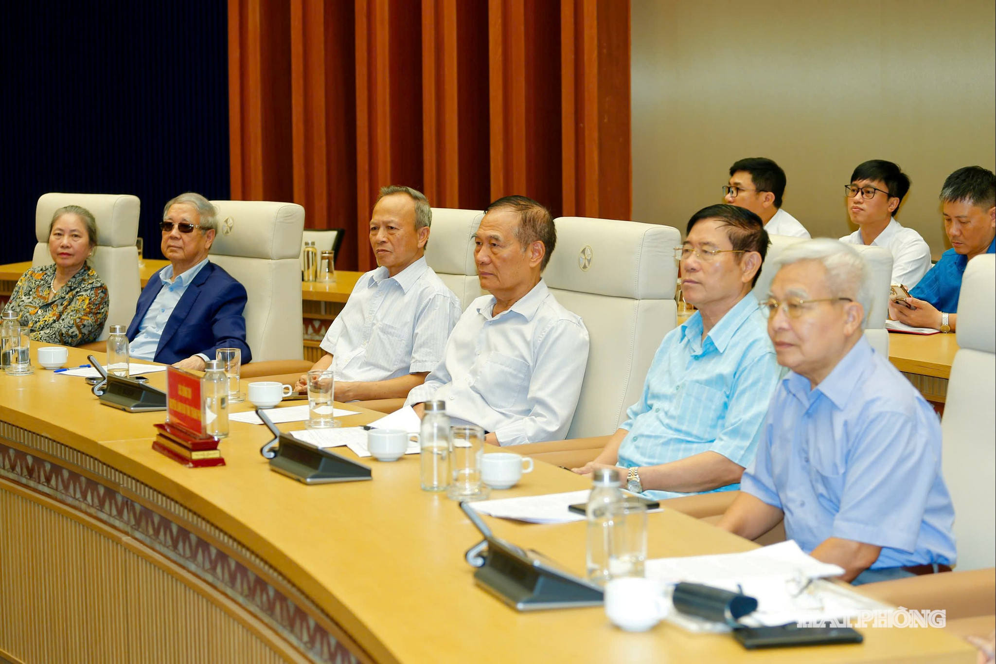 nguyen-lanh-dao.jpg