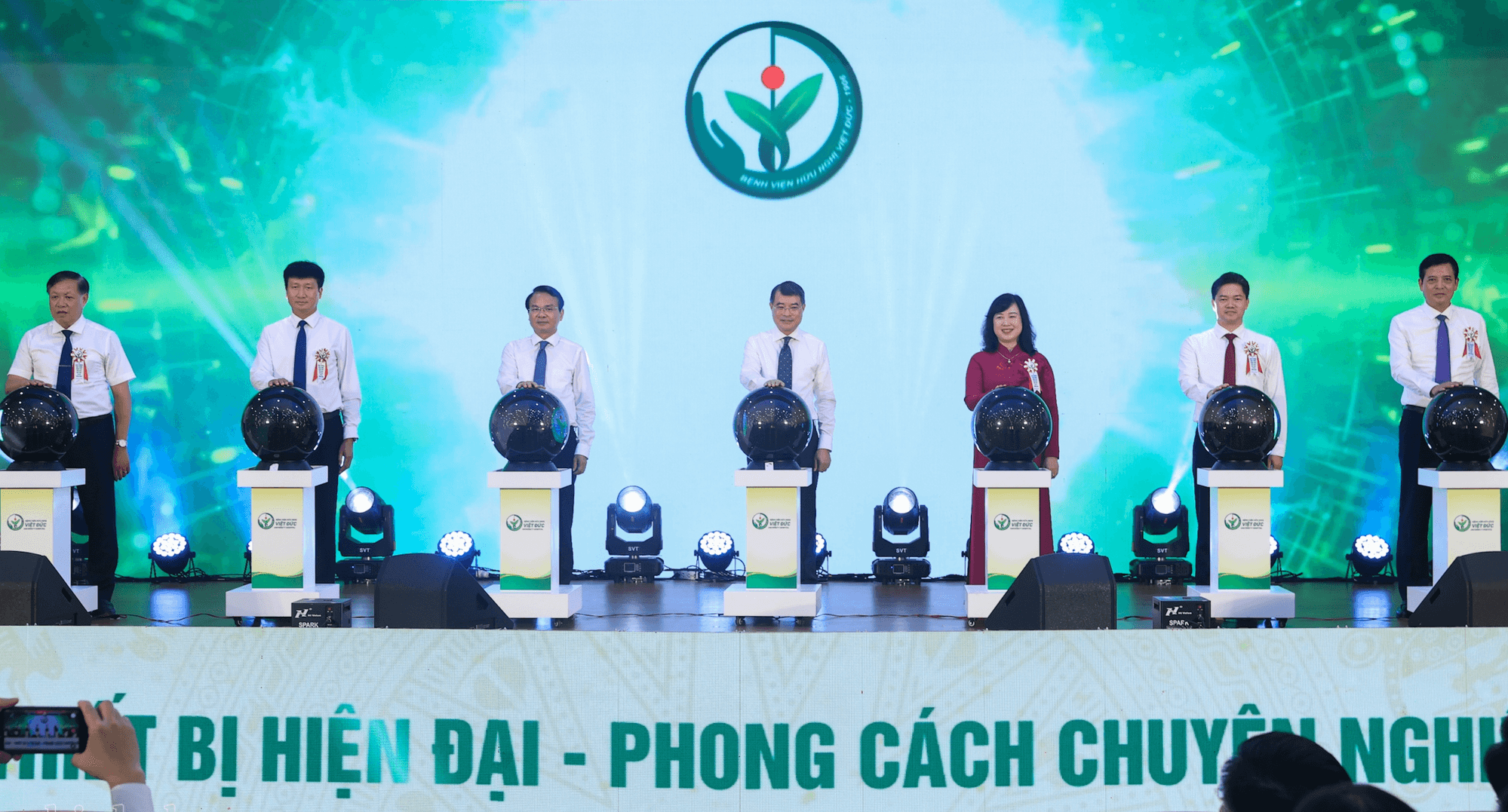 thu-tuong-khai-truong-benh-vien-01.png
