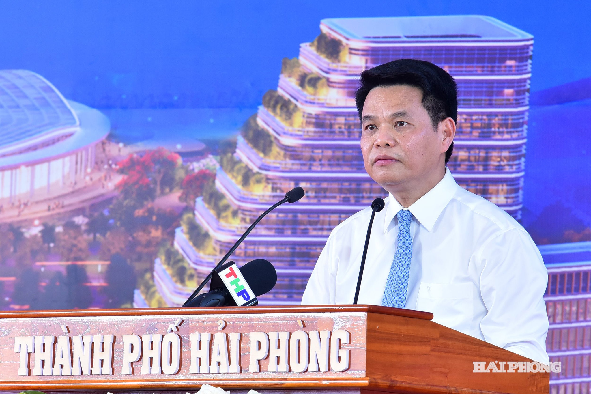 Đồng chí Lê Ngọc Châu, Ủy viên Trung ương Đảng, Bí thư Thành ủy, Trưởng Đoàn đại biểu Quốc hội thành phố phát biểu tại lễ bàn giao.