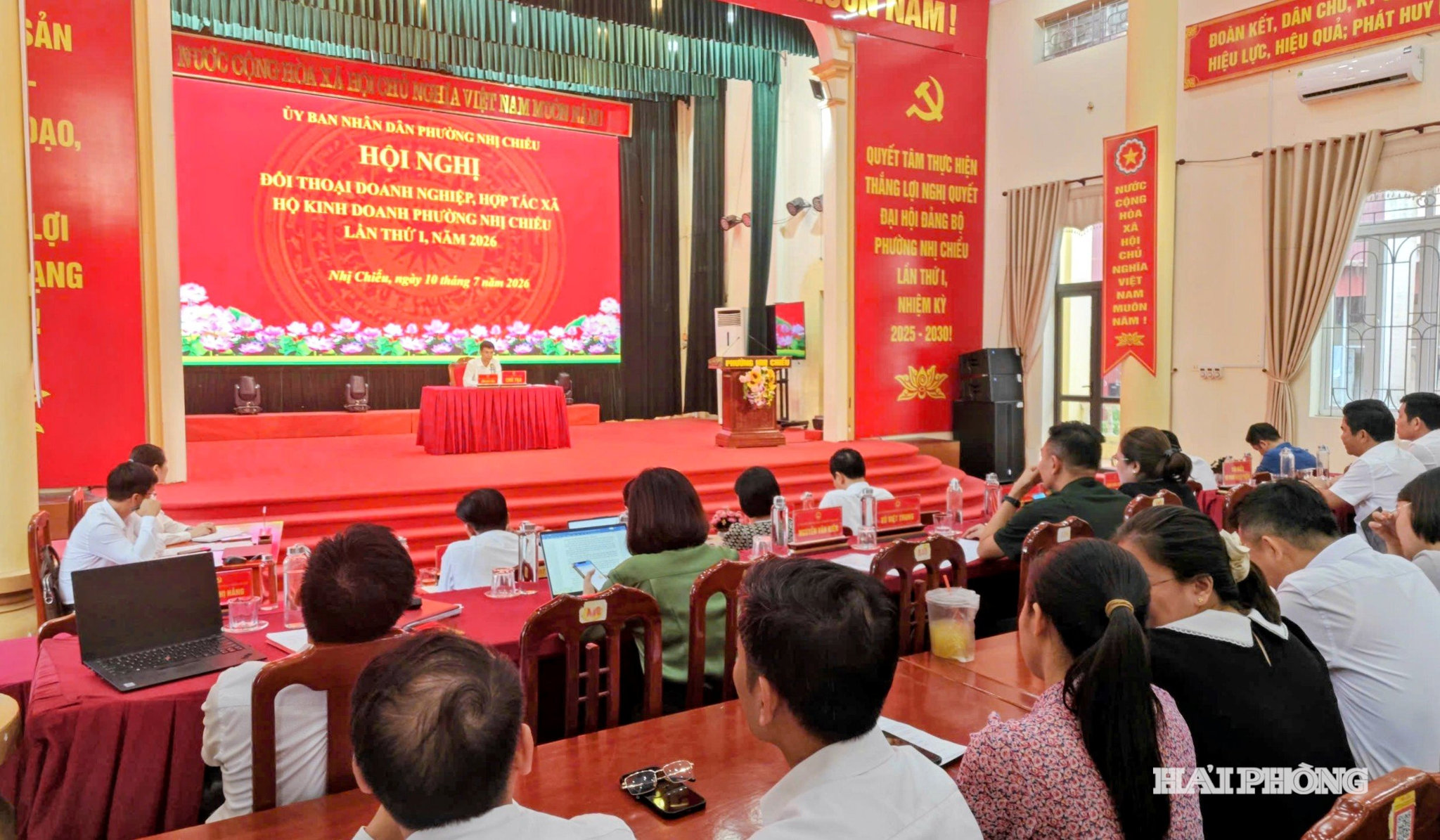 nhi-chieu.jpg