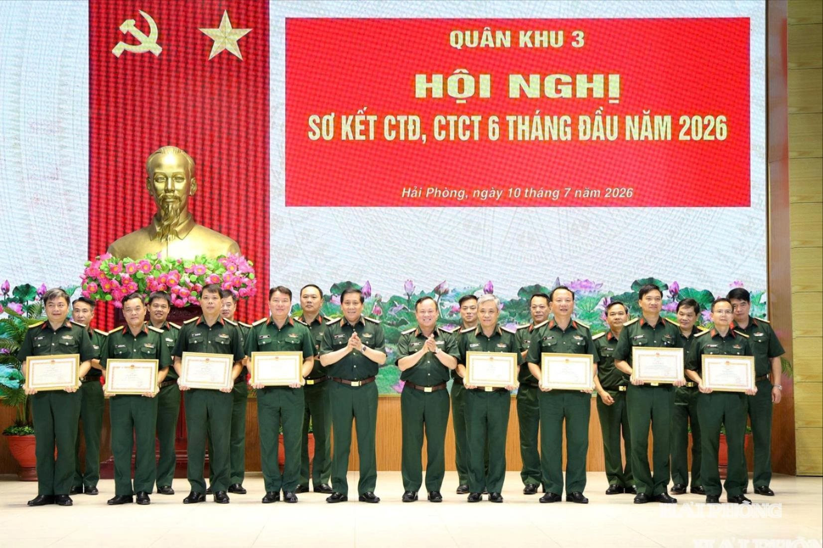 quan-khu-3-khen-thuong(1)_watermarked.jpg