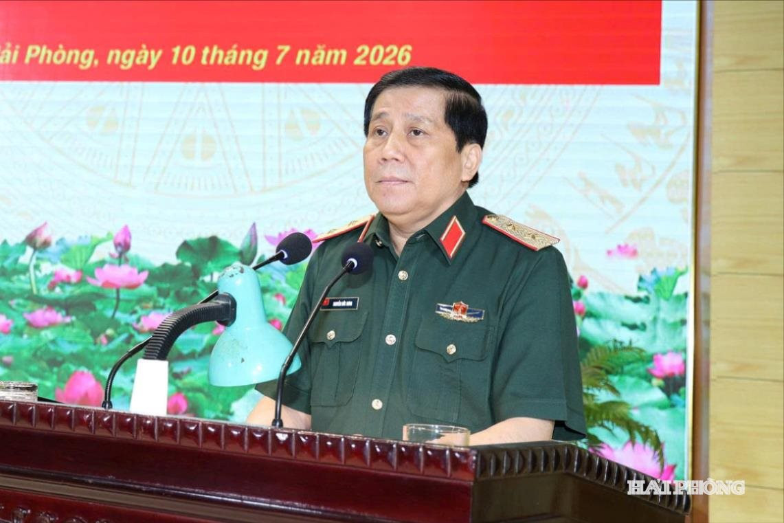 trung-tuong-nguyen-duc-hung-uy-vien-ban-chap-hanh-trung-uong-dang-bi-thu-dang-uy-chinh-uy-quan-khu-3-phat-bieu-chi-dao-hoi-nghi-9eca0ebb894f0d8f9e151b4690ca9ccf(1)_watermarked.jpg