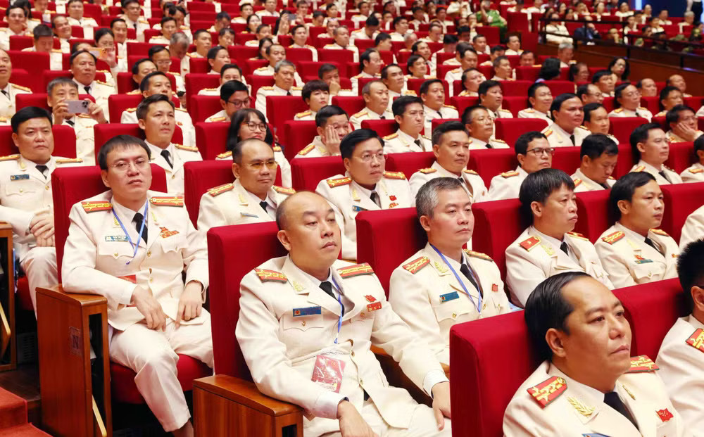 Các đại biểu tham dự buổi lễ. (Ảnh: Phạm Kiên/TTXVN) tong-bi-thu-chu-tich-nuoc-to-lam-du-le-ky-niem-80-nam-ngay-truyen-thong-luc-luong-an-ninh-nhan-dan-26.jpg